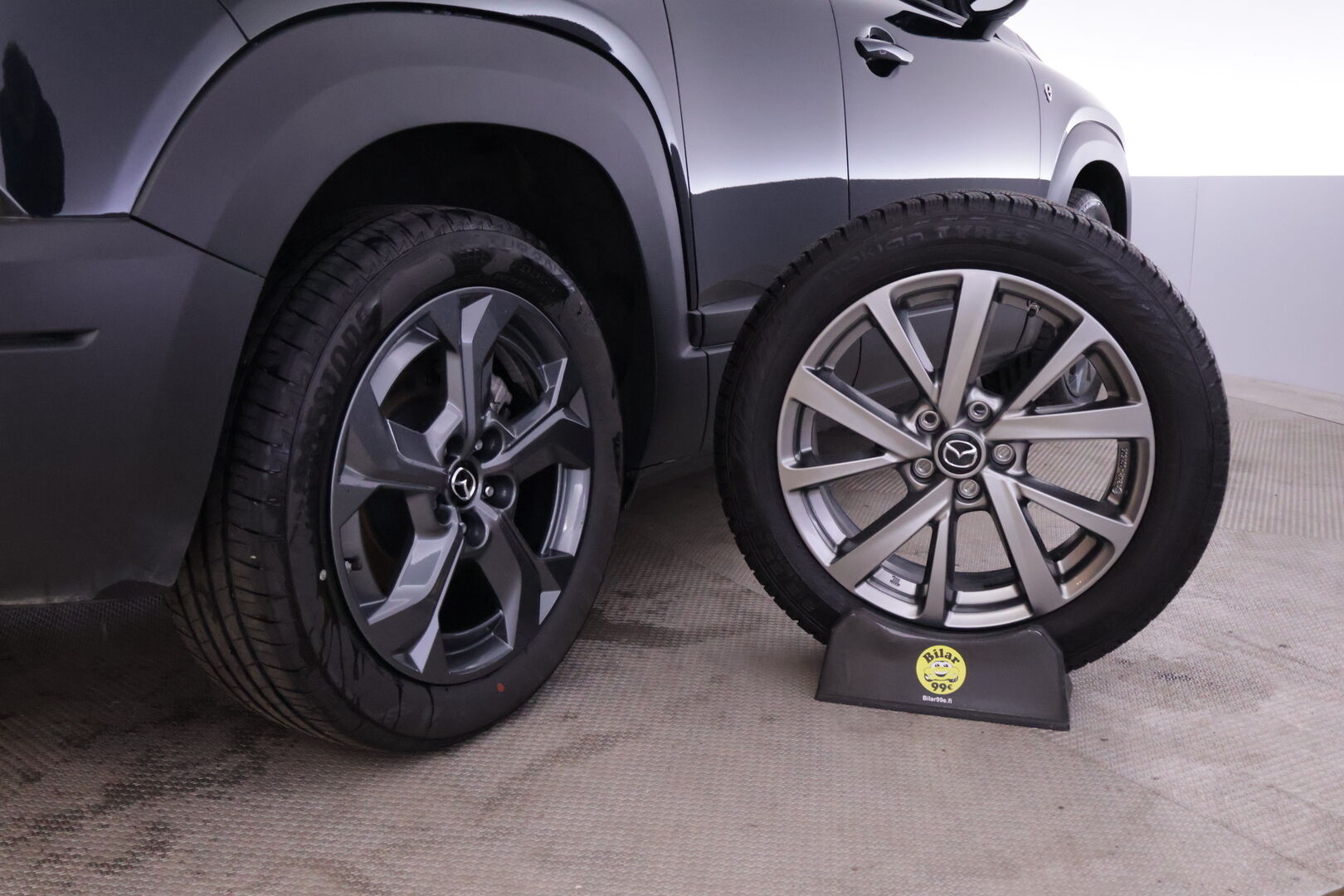 Mazda MX-30 2024 e-Skyactiv R-EV Exclusive-Line *Suomi-auto / Adapt.vak / P-kamera / LED / HUD / 2x vanteet ja renkaat* - Erinomaisesti varusteltu! / 2x vanteet / Huippukuntoiset renkaat / Vaihtoehto uudelle! - HULLUT JOULUT KORKOTARJOUS 2,49% 