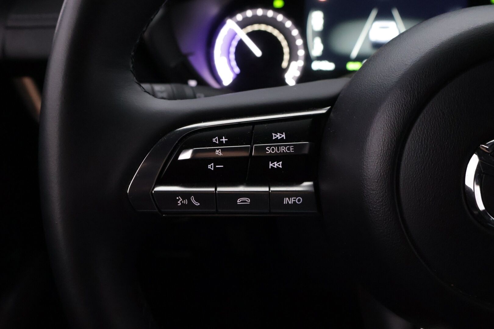 Mazda MX-30 2024 e-Skyactiv R-EV Exclusive-Line *Suomi-auto / Adapt.vak / P-kamera / LED / HUD / 2x vanteet ja renkaat* - Erinomaisesti varusteltu! / 2x vanteet / Huippukuntoiset renkaat / Vaihtoehto uudelle! - HULLUT JOULUT KORKOTARJOUS 2,49% 