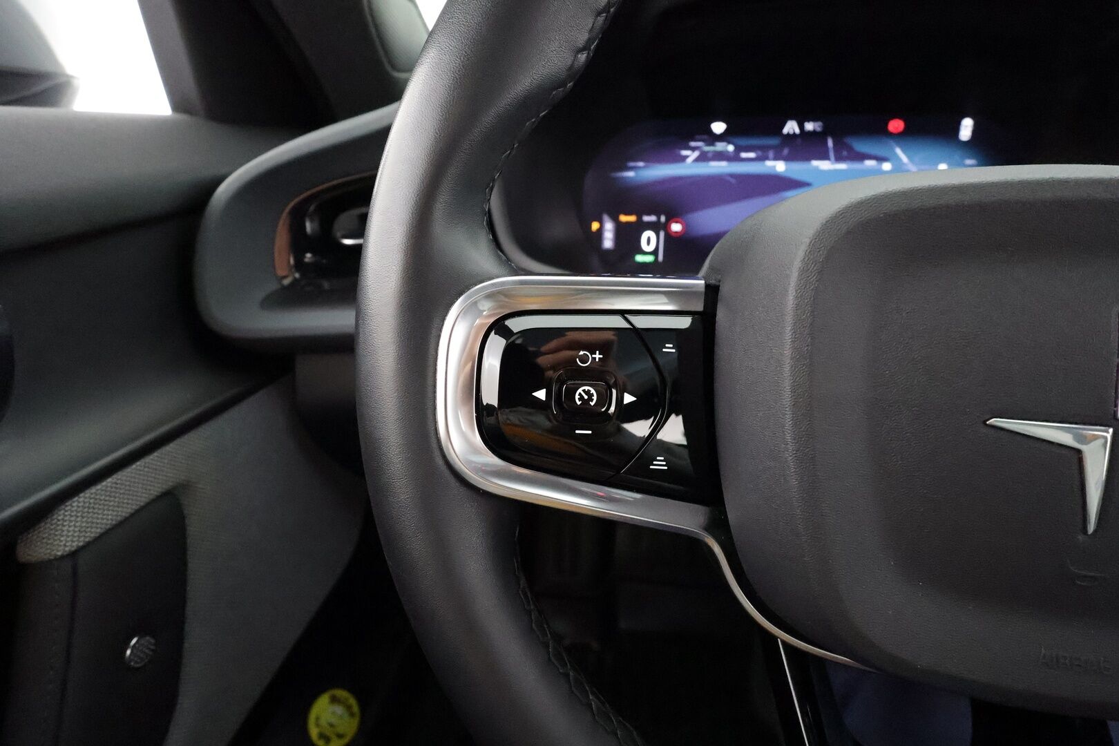 Polestar 2 2021 Launch Edition, 300kW, 78kWh * ACC / H&K / Koukku / Muistipenkki / Pixel LED / 360° / Lasikatto / Keyless * - Akku kuntotarkastettu / Merkkihuollettu