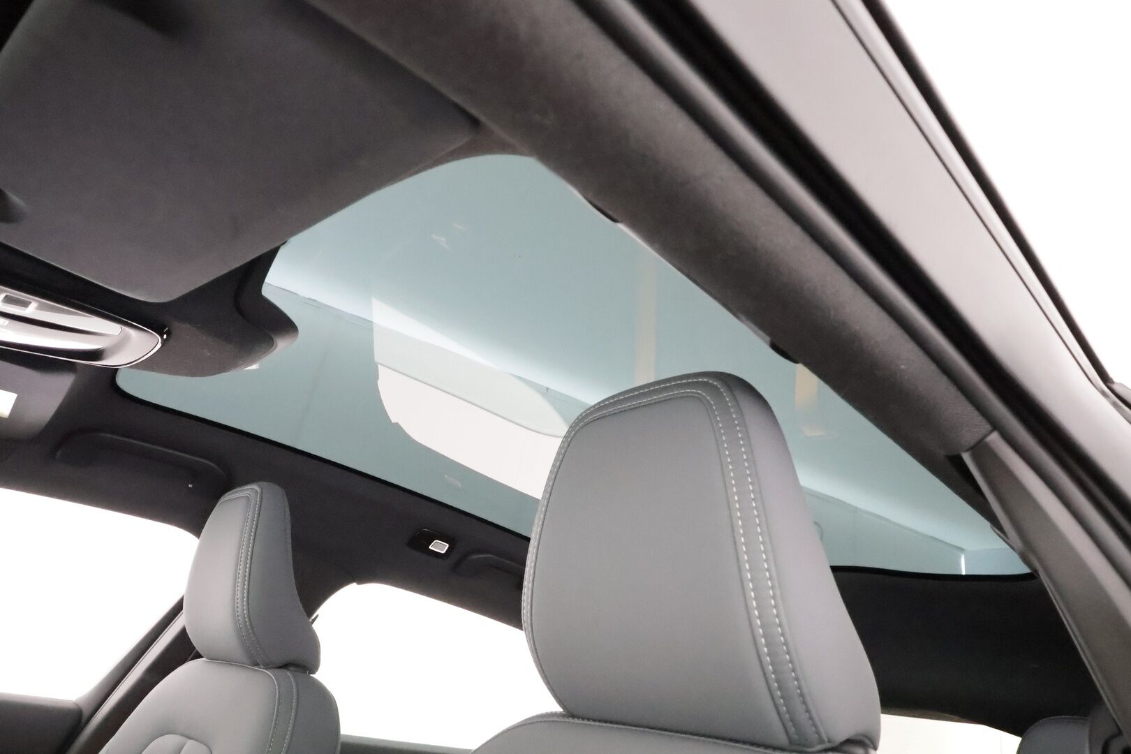 Polestar 2 2021 Launch Edition, 300kW, 78kWh * ACC / H&K / Koukku / Muistipenkki / Pixel LED / 360° / Lasikatto / Keyless * - Akku kuntotarkastettu / Merkkihuollettu