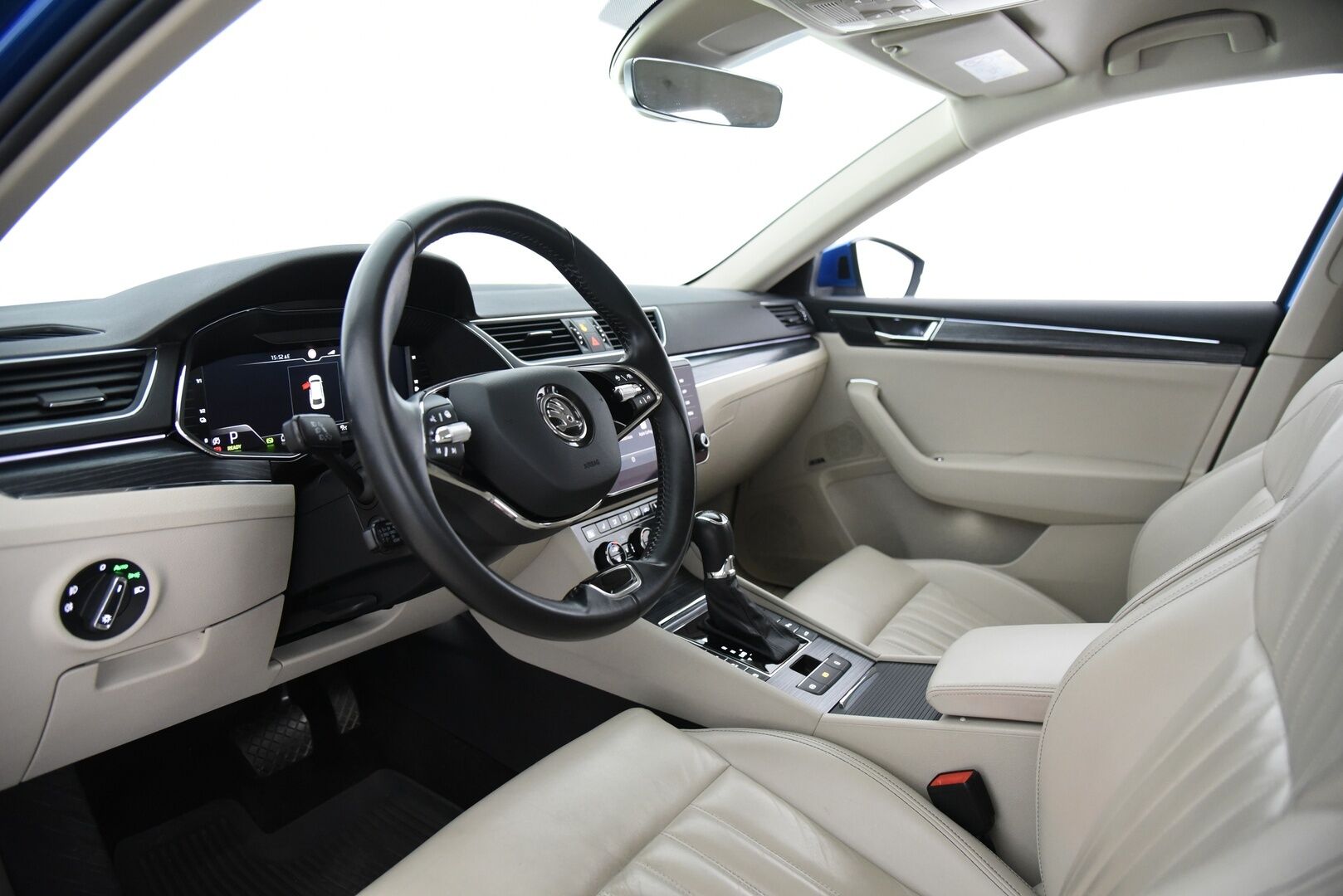 Skoda Superb 2021 Combi 1,4 TSI PHEV Style iV DSG Aut. / Webasto / Adapt. Vak / Vetokoukku / Canton / P-kamera / Muistipenkki - Vaaleat nahat / Matrix Led / Digimittaristo / Merkkihuollot