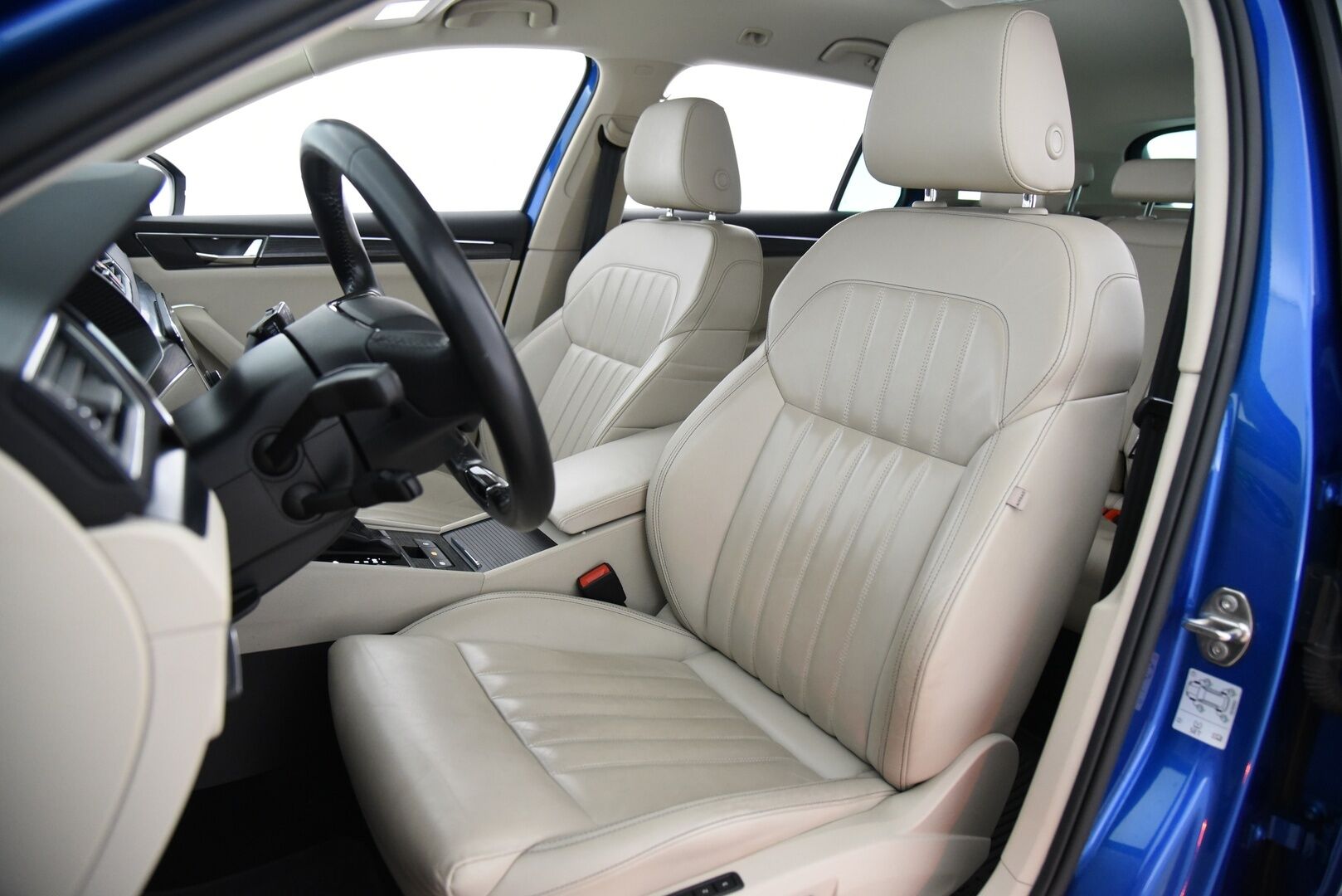 Skoda Superb 2021 Combi 1,4 TSI PHEV Style iV DSG Aut. / Webasto / Adapt. Vak / Vetokoukku / Canton / P-kamera / Muistipenkki - Vaaleat nahat / Matrix Led / Digimittaristo / Merkkihuollot - HULLU BLACKWEEK KORKOTARJOUS 2,49%