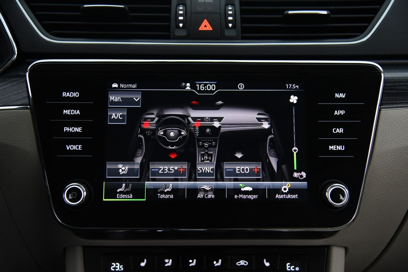 Skoda Superb 2021 Combi 1,4 TSI PHEV Style iV DSG Aut. / Webasto / Adapt. Vak / Vetokoukku / Canton / P-kamera / Muistipenkki - Vaaleat nahat / Matrix Led / Digimittaristo / Merkkihuollot