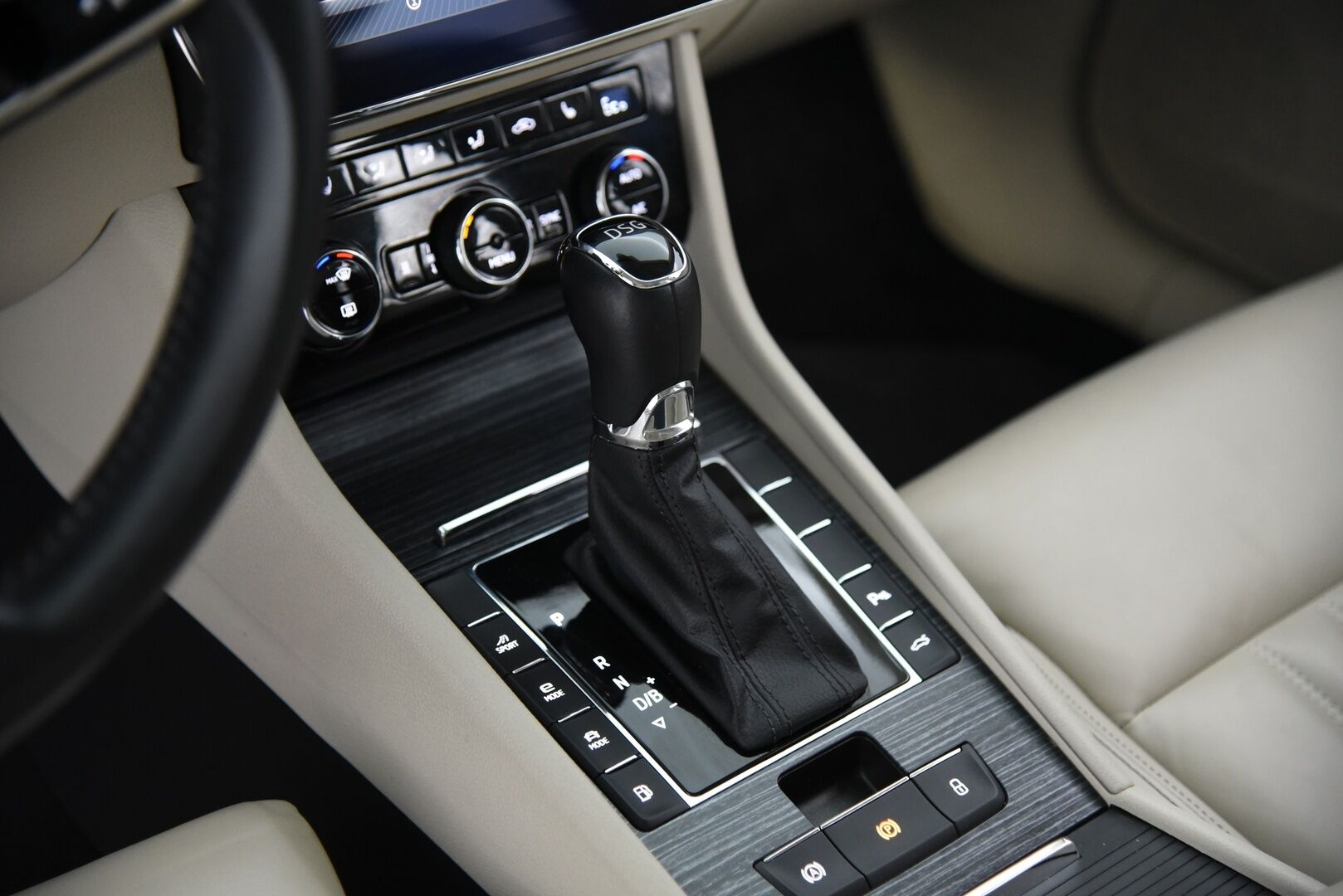 Skoda Superb 2021 Combi 1,4 TSI PHEV Style iV DSG Aut. / Webasto / Adapt. Vak / Vetokoukku / Canton / P-kamera / Muistipenkki - Vaaleat nahat / Matrix Led / Digimittaristo / Merkkihuollot