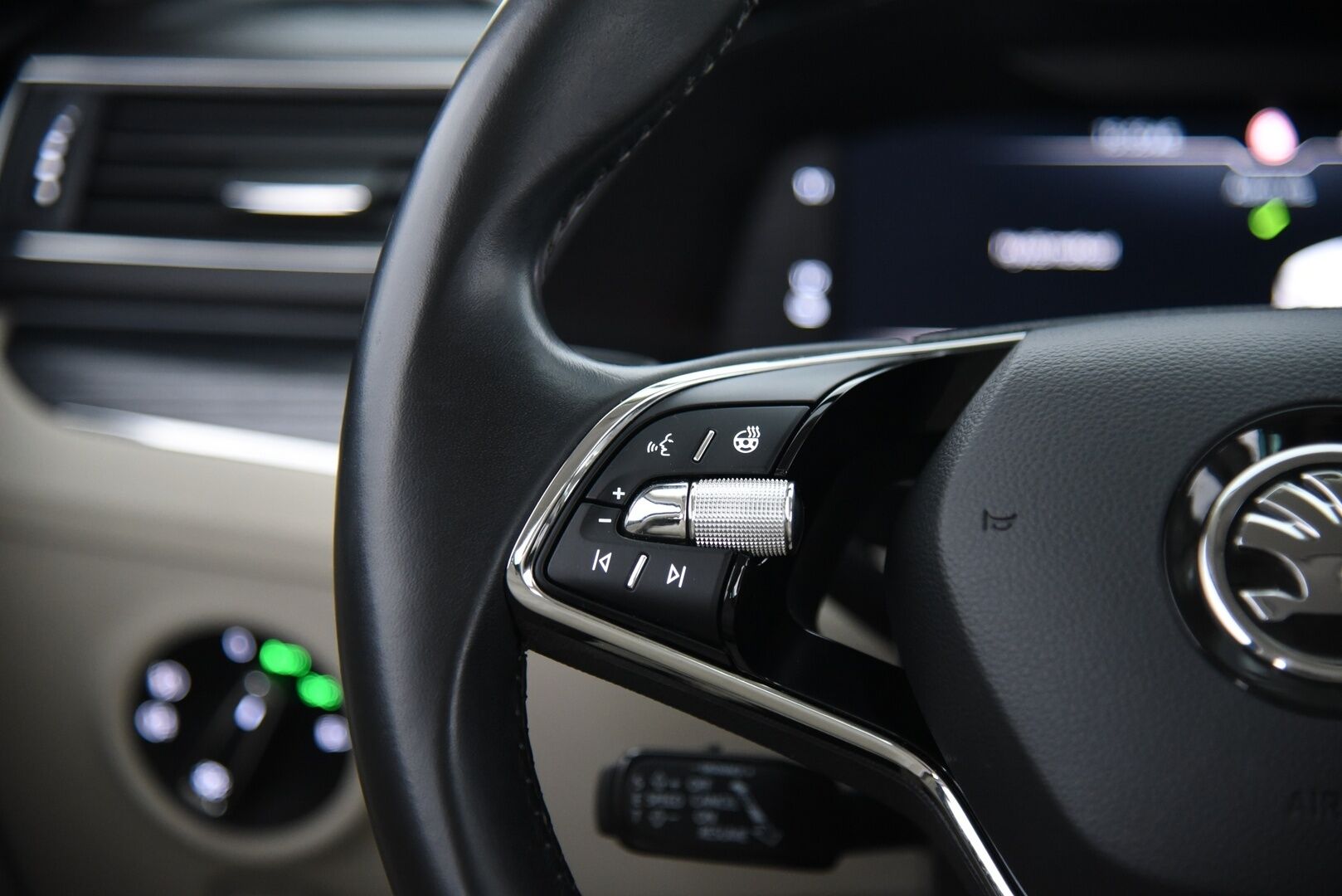 Skoda Superb 2021 Combi 1,4 TSI PHEV Style iV DSG Aut. / Webasto / Adapt. Vak / Vetokoukku / Canton / P-kamera / Muistipenkki - Vaaleat nahat / Matrix Led / Digimittaristo / Merkkihuollot