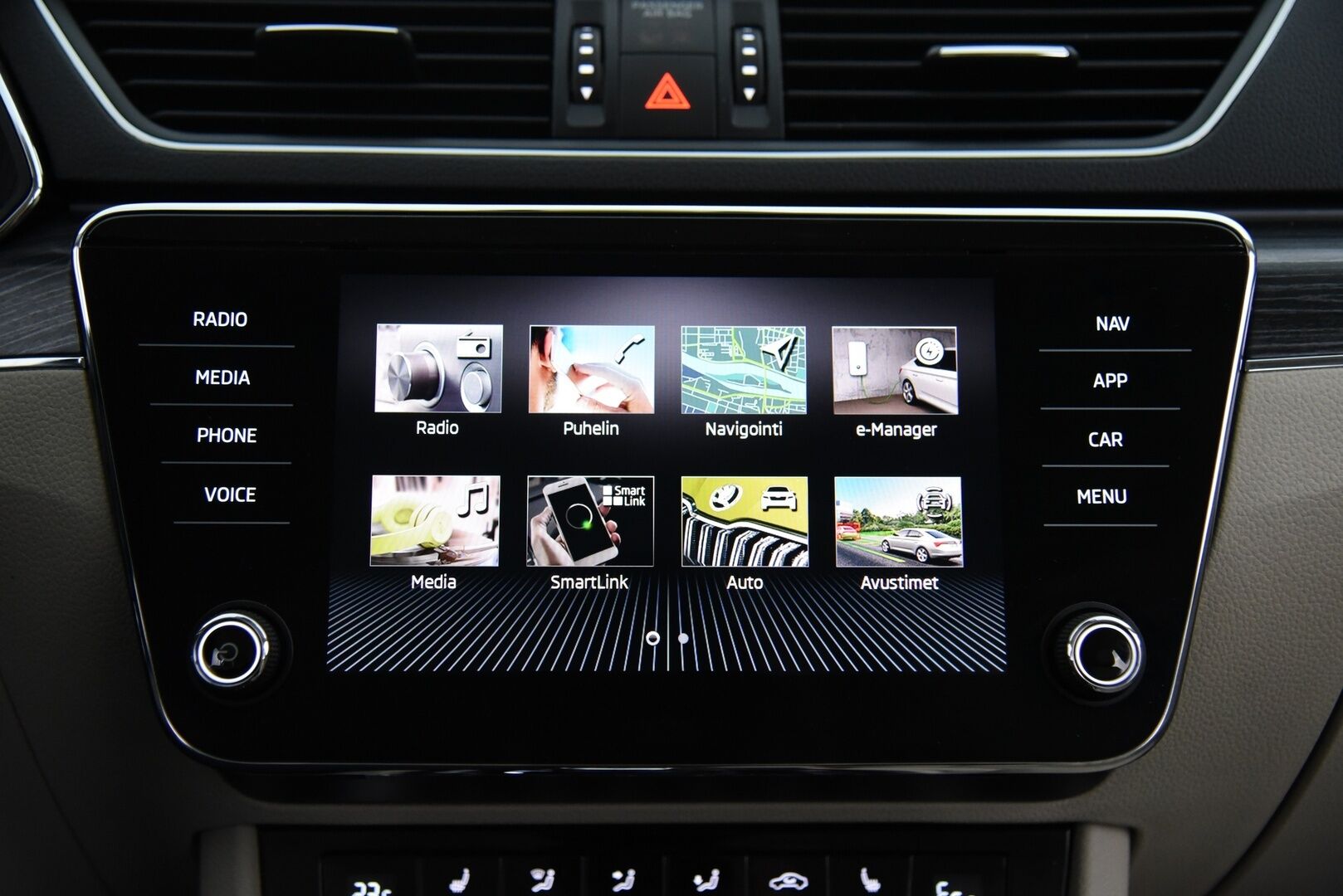 Skoda Superb 2021 Combi 1,4 TSI PHEV Style iV DSG Aut. / Webasto / Adapt. Vak / Vetokoukku / Canton / P-kamera / Muistipenkki - Vaaleat nahat / Matrix Led / Digimittaristo / Merkkihuollot