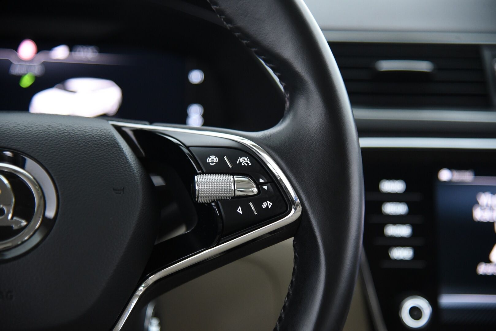 Skoda Superb 2021 Combi 1,4 TSI PHEV Style iV DSG Aut. / Webasto / Adapt. Vak / Vetokoukku / Canton / P-kamera / Muistipenkki - Vaaleat nahat / Matrix Led / Digimittaristo / Merkkihuollot