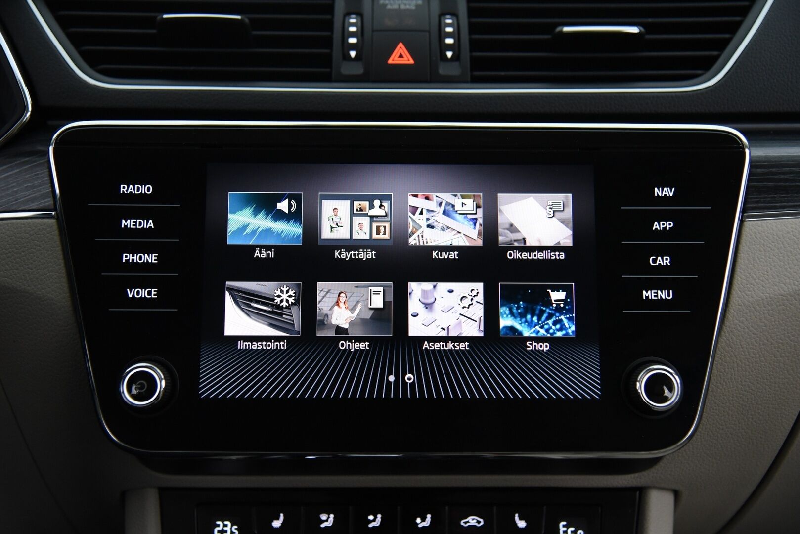 Skoda Superb 2021 Combi 1,4 TSI PHEV Style iV DSG Aut. / Webasto / Adapt. Vak / Vetokoukku / Canton / P-kamera / Muistipenkki - Vaaleat nahat / Matrix Led / Digimittaristo / Merkkihuollot - HULLU BLACKWEEK KORKOTARJOUS 2,49%