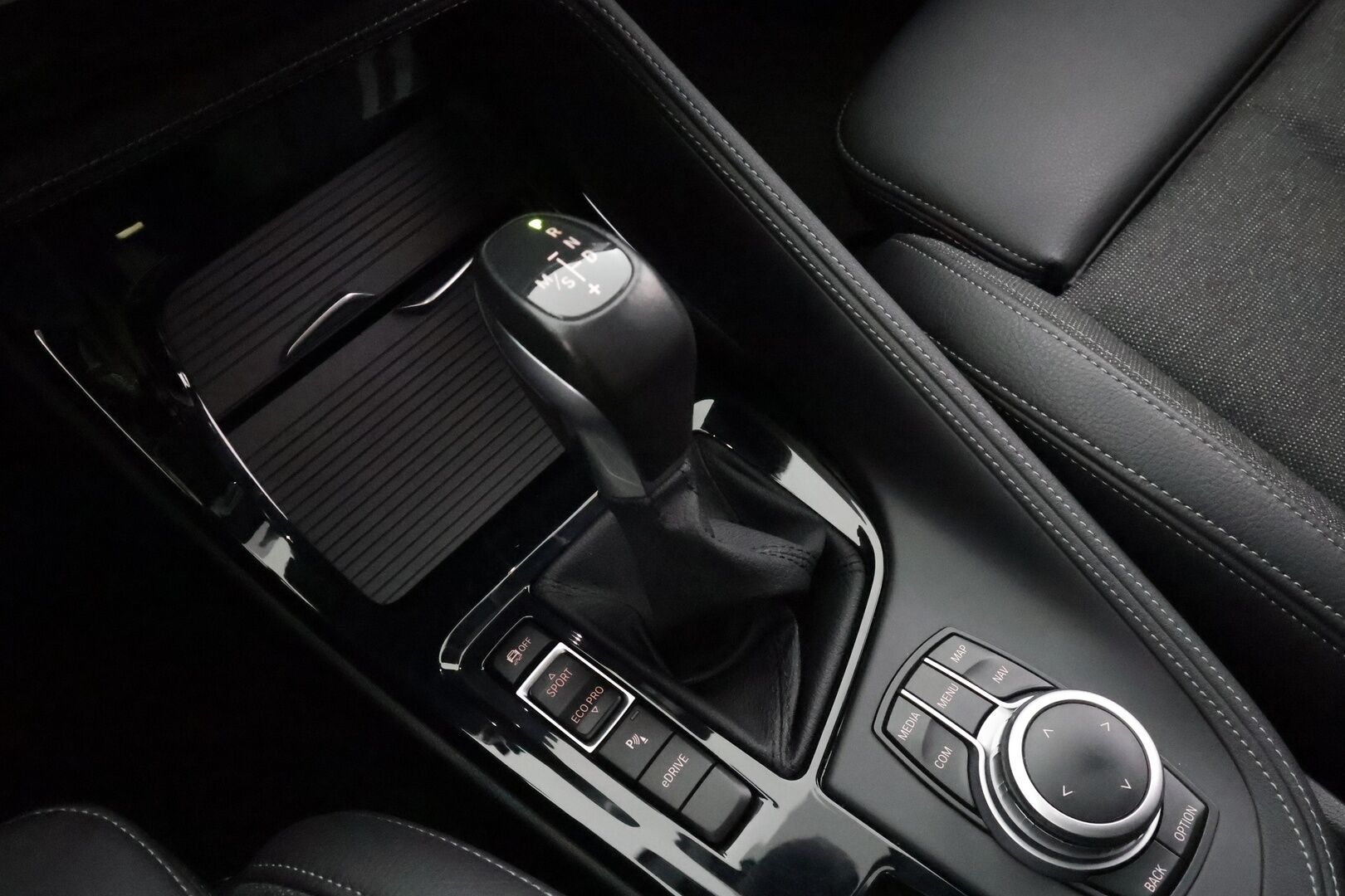 BMW X1 2021 F48 xDrive25e A Business M Sport * Vakkari / Hifi / Puolinahat / P.kamera / Sporttipenkit / LED * - Kahdet Renkaat