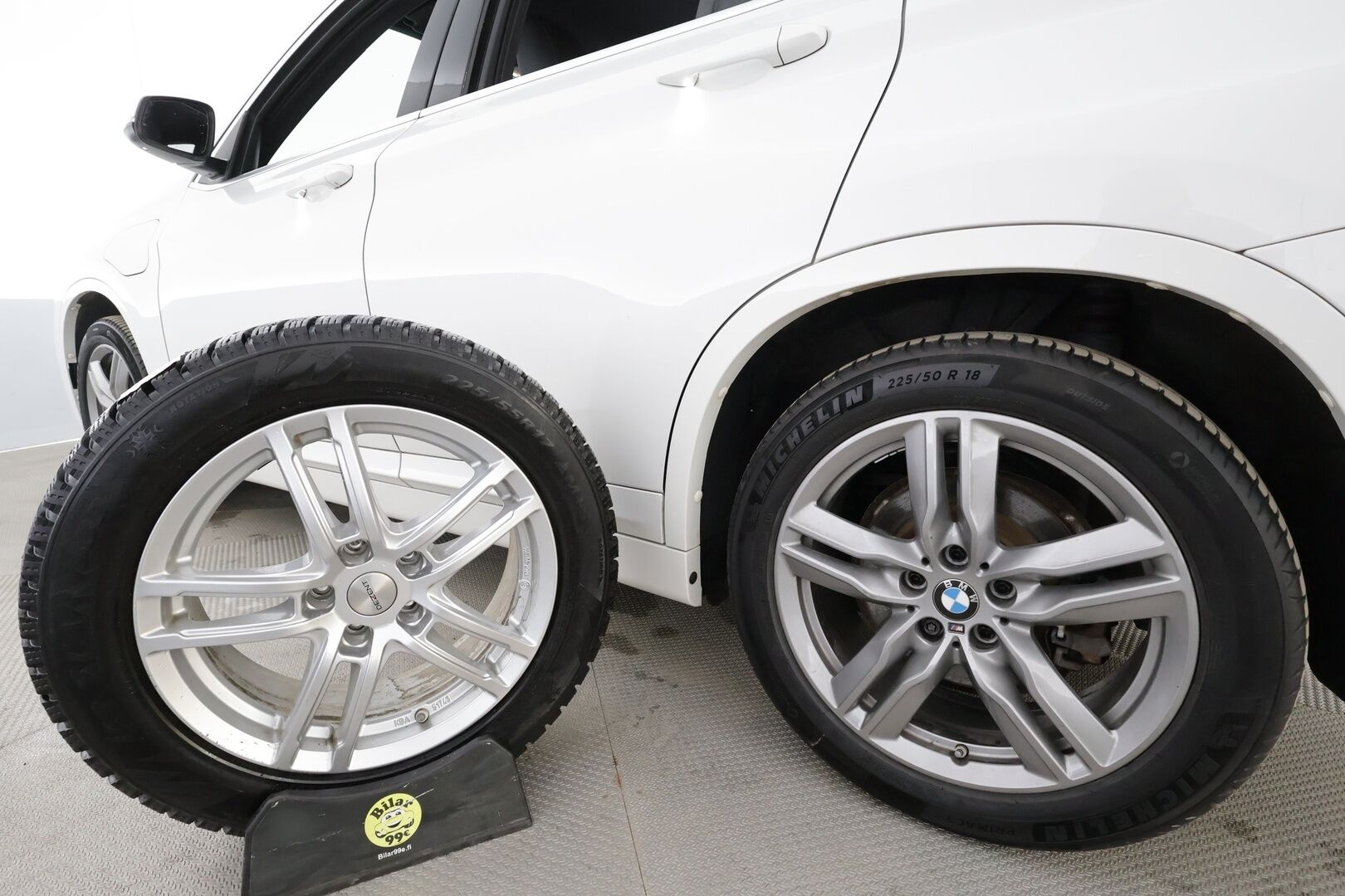 BMW X1 2021 F48 xDrive25e A Business M Sport * Vakkari / Hifi / Puolinahat / P.kamera / Sporttipenkit / LED * - Kahdet Renkaat