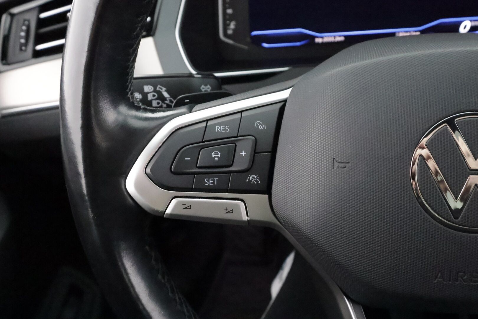 Volkswagen Passat 2021 Variant R-Line 2,0 TDI SCR 147 kW 4MOTION DSG-automaatti - | ACC | Koukku | Webasto | IQ-Light | H/K | P.Kamera | Ergocomfort Isutin | Keyless | Apple&Android | Kahdet Renkaat |