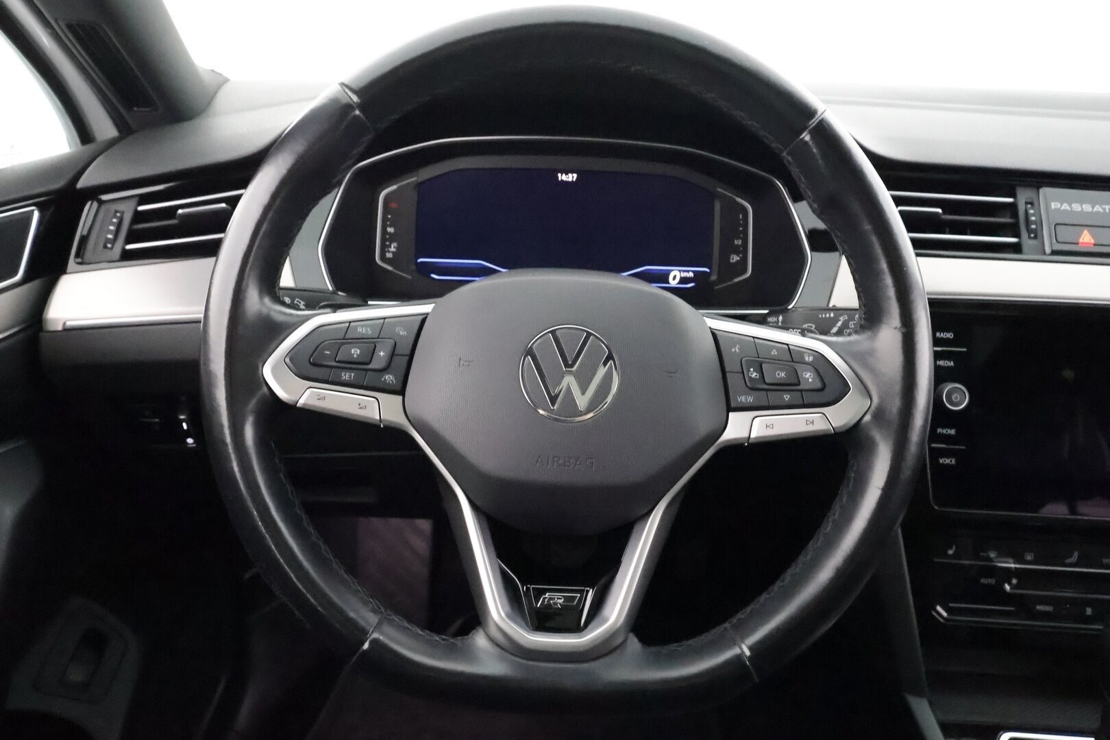 Volkswagen Passat 2021 Variant R-Line 2,0 TDI SCR 147 kW 4MOTION DSG-automaatti - | ACC | Koukku | Webasto | IQ-Light | H/K | P.Kamera | Ergocomfort Isutin | Keyless | Apple&Android | Kahdet Renkaat |