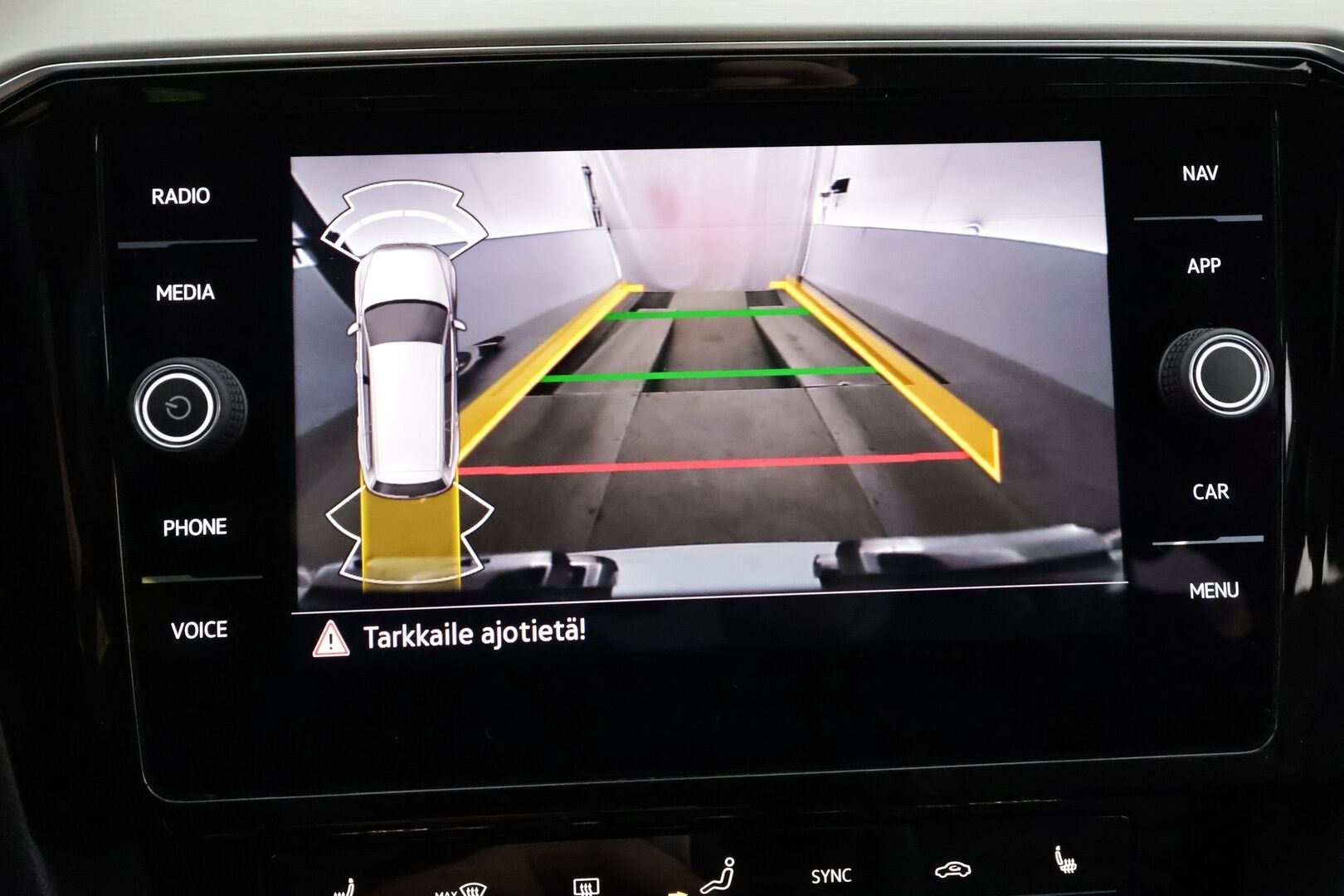 Volkswagen Passat 2021 Variant R-Line 2,0 TDI SCR 147 kW 4MOTION DSG-automaatti - | ACC | Koukku | Webasto | IQ-Light | H/K | P.Kamera | Ergocomfort Isutin | Keyless | Apple&Android | Kahdet Renkaat |