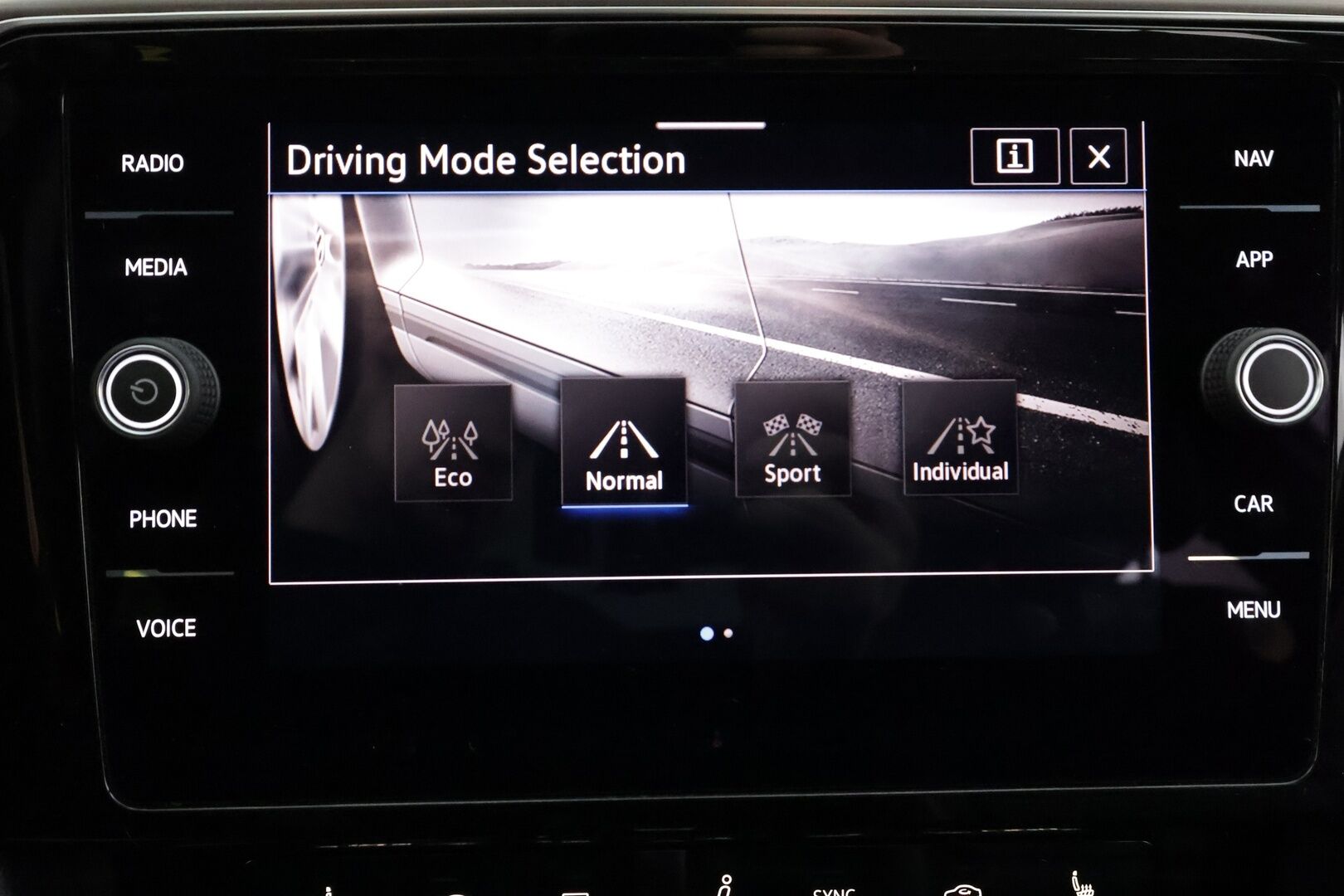 Volkswagen Passat 2021 Variant R-Line 2,0 TDI SCR 147 kW 4MOTION DSG-automaatti - | ACC | Koukku | Webasto | IQ-Light | H/K | P.Kamera | Ergocomfort Isutin | Keyless | Apple&Android | Kahdet Renkaat |