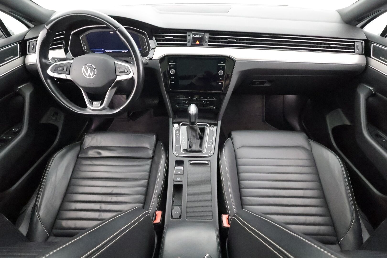 Volkswagen Passat 2021 Variant R-Line 2,0 TDI SCR 147 kW 4MOTION DSG-automaatti - | ACC | Koukku | Webasto | IQ-Light | H/K | P.Kamera | Ergocomfort Isutin | Keyless | Apple&Android | Kahdet Renkaat |