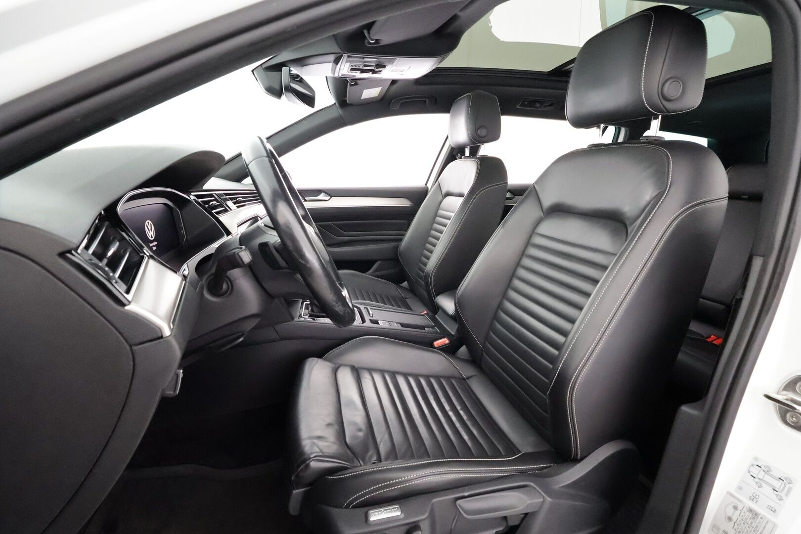 Volkswagen Passat 2021 Variant R-Line 2,0 TDI SCR 147 kW 4MOTION DSG-automaatti - | ACC | Koukku | Webasto | IQ-Light | H/K | P.Kamera | Ergocomfort Isutin | Keyless | Apple&Android | Kahdet Renkaat |