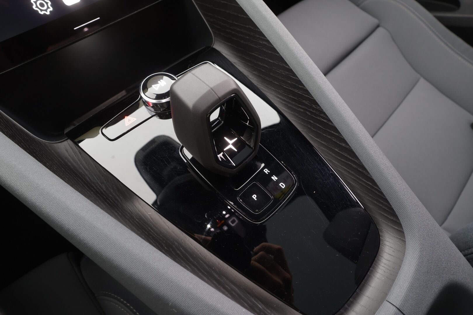 Polestar 2 2021 Launch Edition, 300kW, 78kWh - Pilot&Plus | Vetokoukku | Harman&Kardon | Lasikatto | 360-Kamera | Pixel LED | 2x Renkaat Aluvantein | Supervarusteet!