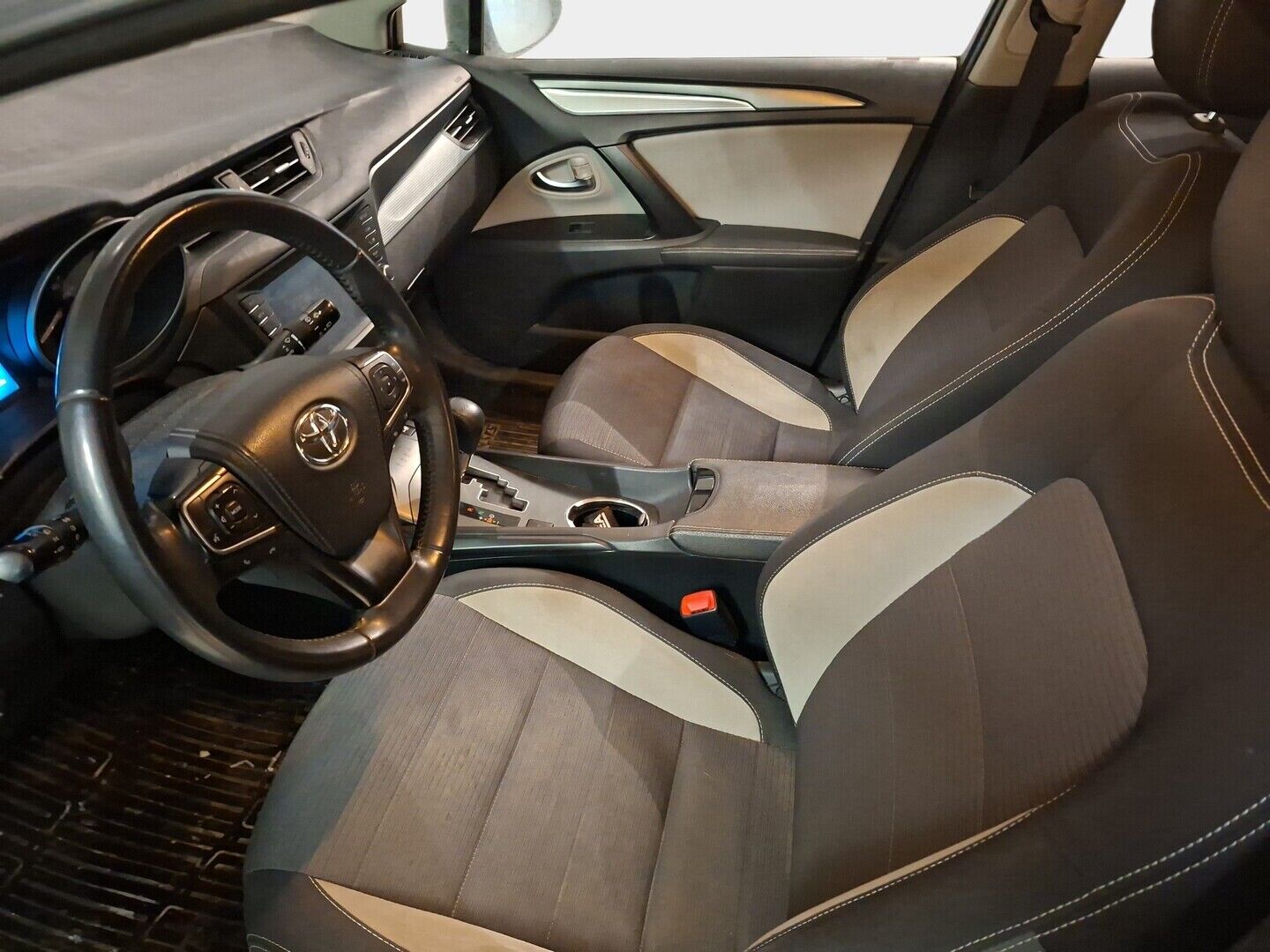 Toyota Avensis 2015 1,8 Valvematic Active Touring Sports Multidrive S *P-Kamera / Vakkari / Lohko / Merkkihuollettu* - Fecelift / Merkkihuollettu