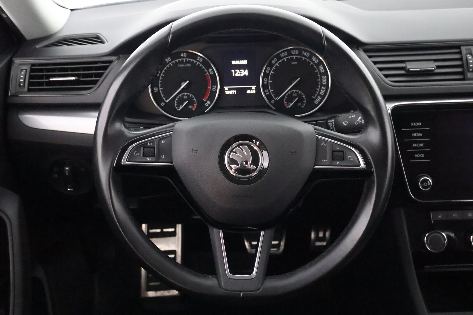 Skoda Superb 2020 2,0 TSI 190 Ambition Edition DSG Autom. - Vakkari / SmartLink / KeyLess / Peruutustutka / Erittäin siisti / Juuri tullut Tampereelle!