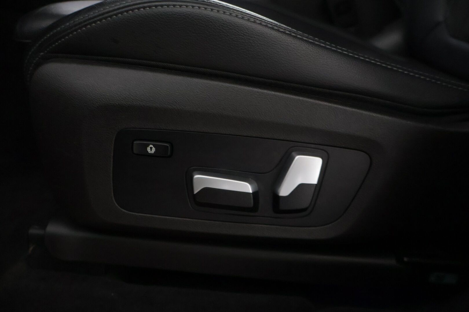 BMW X3 2021 G01 xDrive 30e A Charged Edition Luxury* Sporttinahat / Vetokoukku / P kamera / Hifit / BLIS * - Kahdet renkaat aluvanteilla!