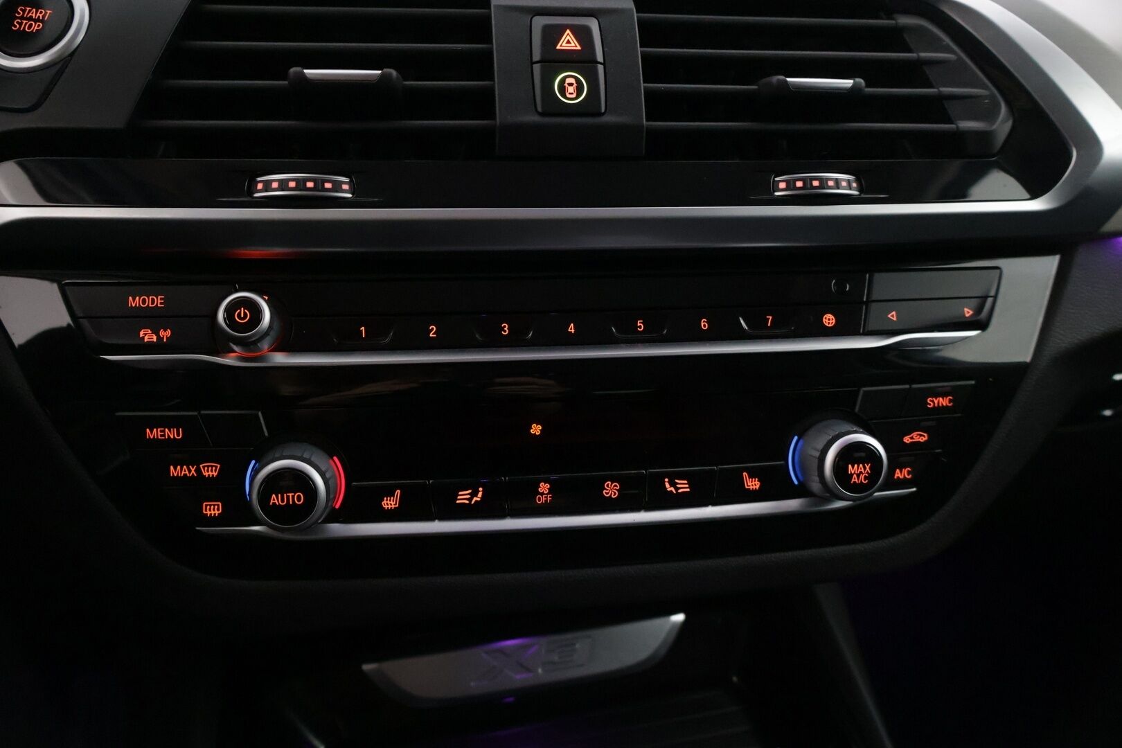 BMW X3 2021 G01 xDrive 30e A Charged Edition Luxury* Sporttinahat / Vetokoukku / P kamera / Hifit / BLIS * - Kahdet renkaat aluvanteilla! - HULLU BLACKWEEK KORKOTARJOUS 2,49%