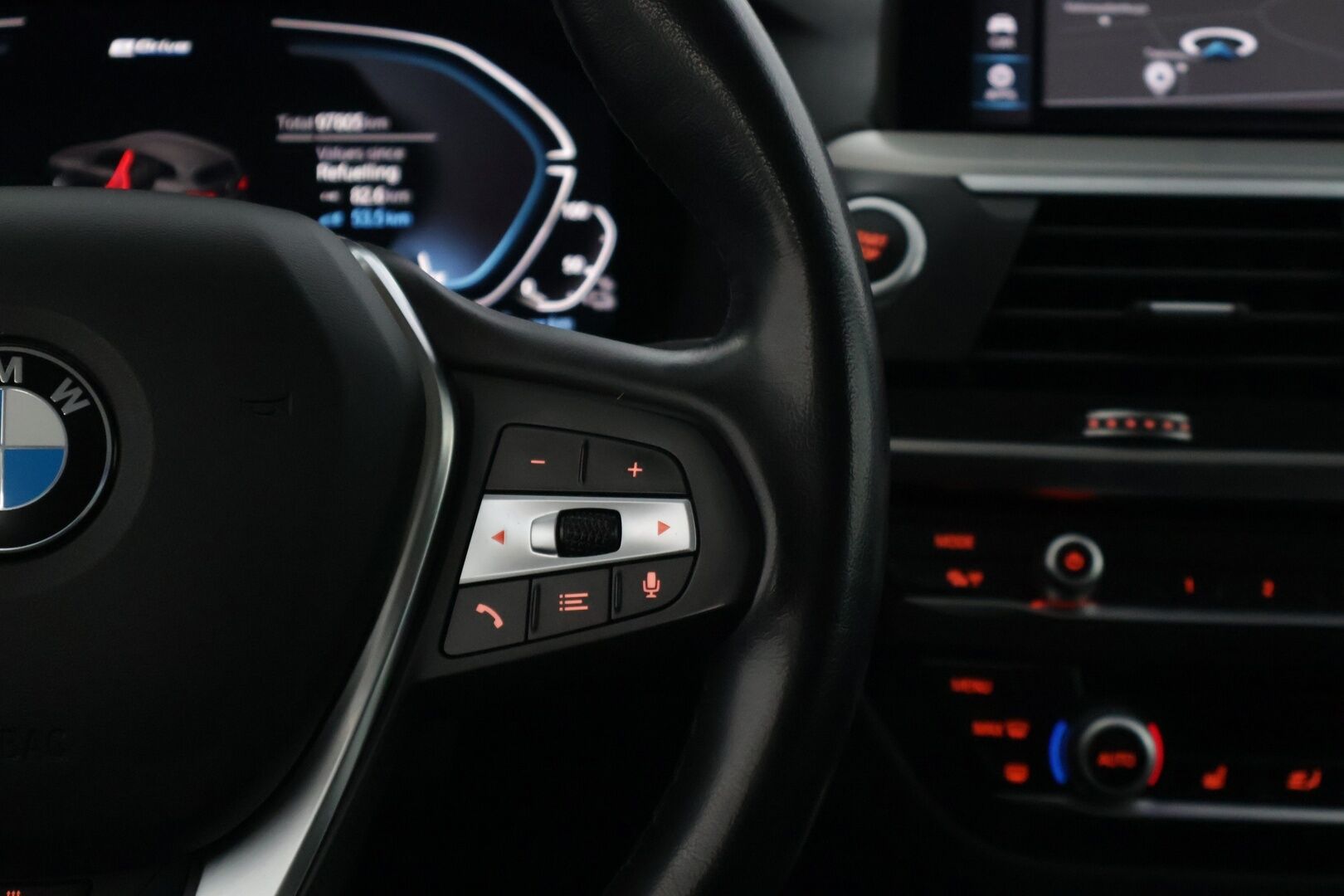 BMW X3 2021 G01 xDrive 30e A Charged Edition Luxury* Sporttinahat / Vetokoukku / P kamera / Hifit / BLIS * - Kahdet renkaat aluvanteilla! - HULLU BLACKWEEK KORKOTARJOUS 2,49%