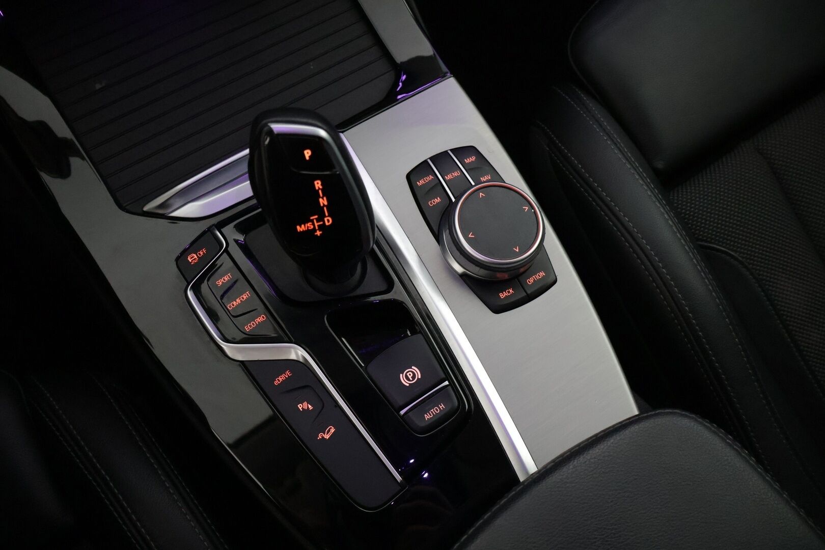 BMW X3 2021 G01 xDrive 30e A Charged Edition Luxury* Sporttinahat / Vetokoukku / P kamera / Hifit / BLIS * - Kahdet renkaat aluvanteilla!