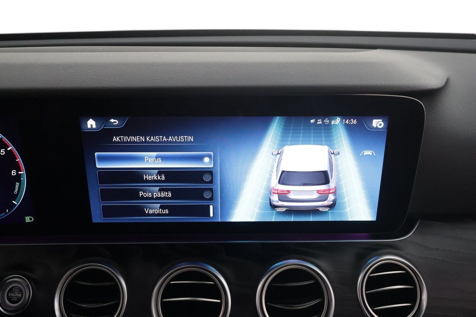 Mercedes-Benz E 2021 300 de 4MATIC T A Business Avantgarde EQ Power * Koukku / Distronic / 360° / Multibeam / Widescreen / HUD / Burmester * - Panorama / Comfort-penkit Muistilla / Akku kuntotarkastettu / Kahdet renkaat aluvanteilla