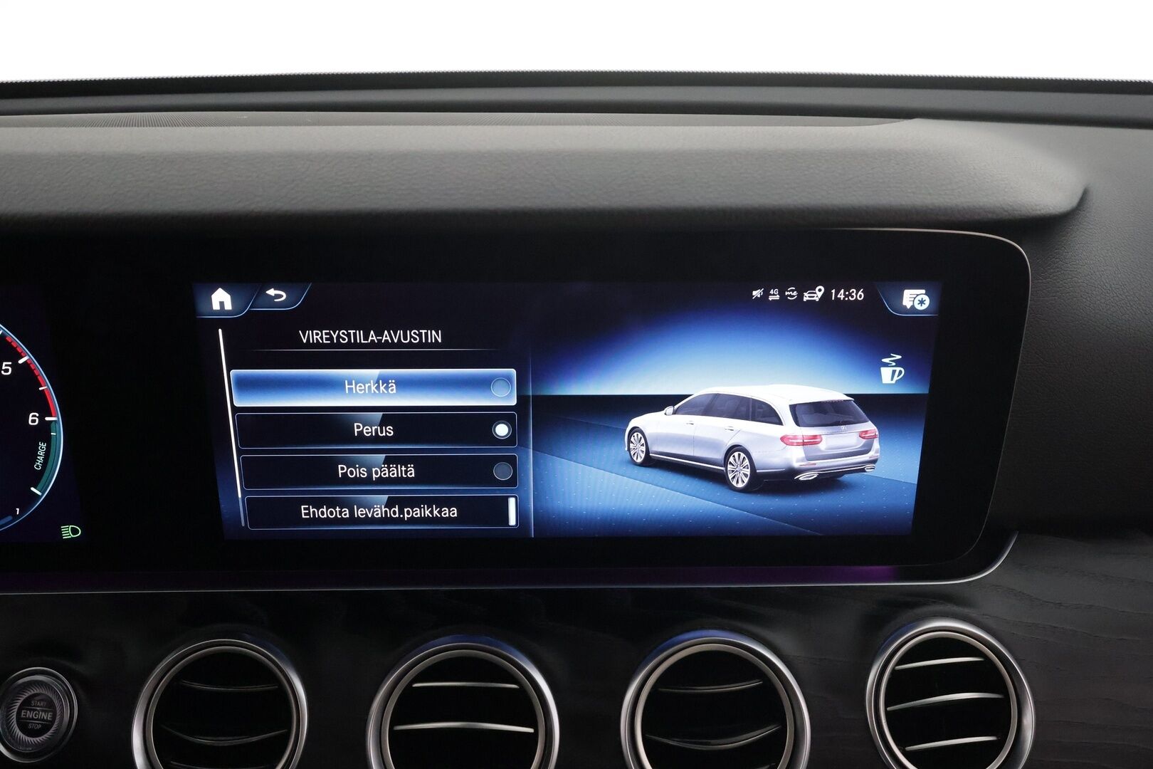 Mercedes-Benz E 2021 300 de 4MATIC T A Business Avantgarde EQ Power AMG* Koukku / Distronic / 360° / Multibeam / Widescreen / HUD /Burmester* - AMG / Panorama / Comfort-penkit Muistilla / Akku kuntotarkastettu / Kahdet renkaat aluvanteilla