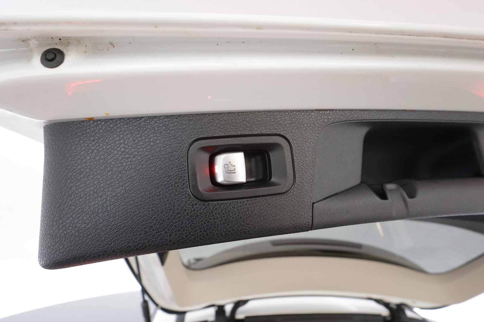 Mercedes-Benz E 2021 300 de 4MATIC T A Business Avantgarde EQ Power AMG* Koukku / Distronic / 360° / Multibeam / Widescreen / HUD /Burmester* - AMG / Panorama / Comfort-penkit Muistilla / Akku kuntotarkastettu / Kahdet renkaat aluvanteilla