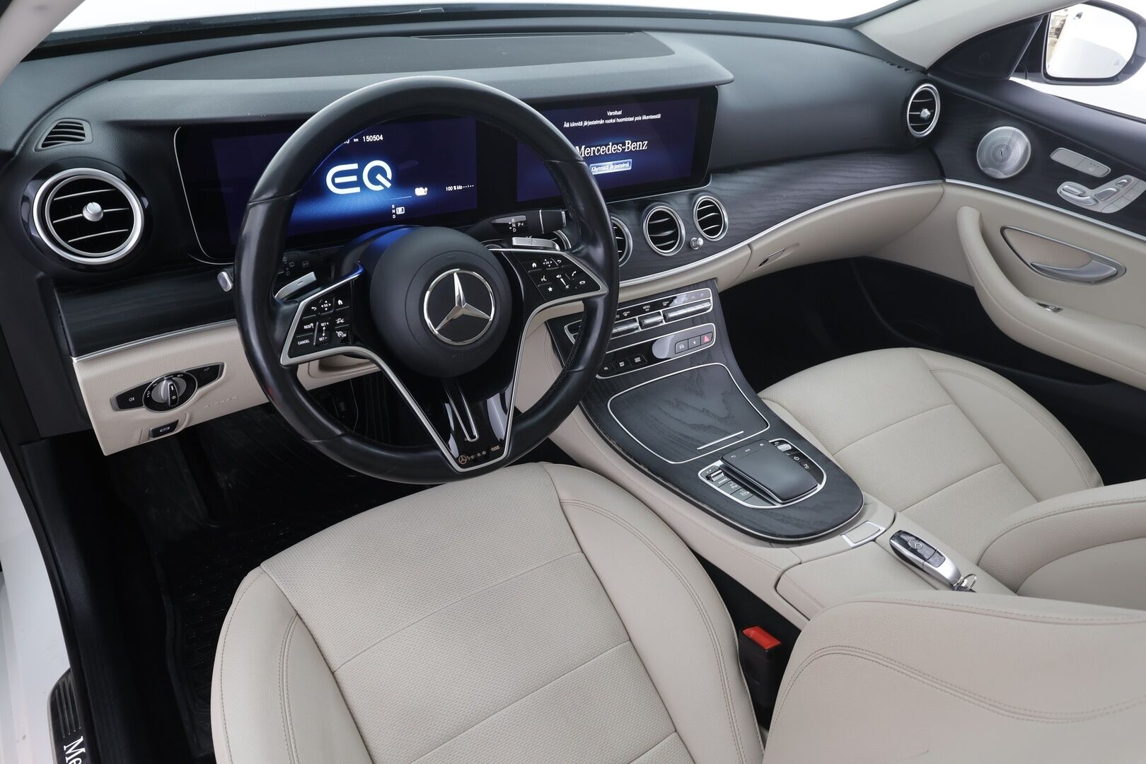 Mercedes-Benz E 2021 300 de 4MATIC T A Business Avantgarde EQ Power AMG* Koukku / Distronic / 360° / Multibeam / Widescreen / HUD /Burmester* - AMG / Panorama / Comfort-penkit Muistilla / Akku kuntotarkastettu / Kahdet renkaat aluvanteilla
