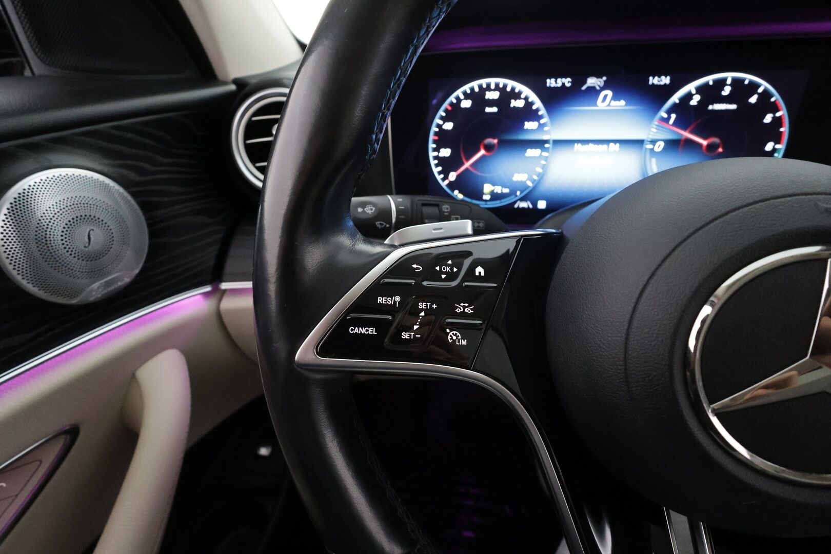 Mercedes-Benz E 2021 300 de 4MATIC T A Business Avantgarde EQ Power AMG* Koukku / Distronic / 360° / Multibeam / Widescreen / HUD /Burmester* - AMG / Panorama / Comfort-penkit Muistilla / Akku kuntotarkastettu / Kahdet renkaat aluvanteilla