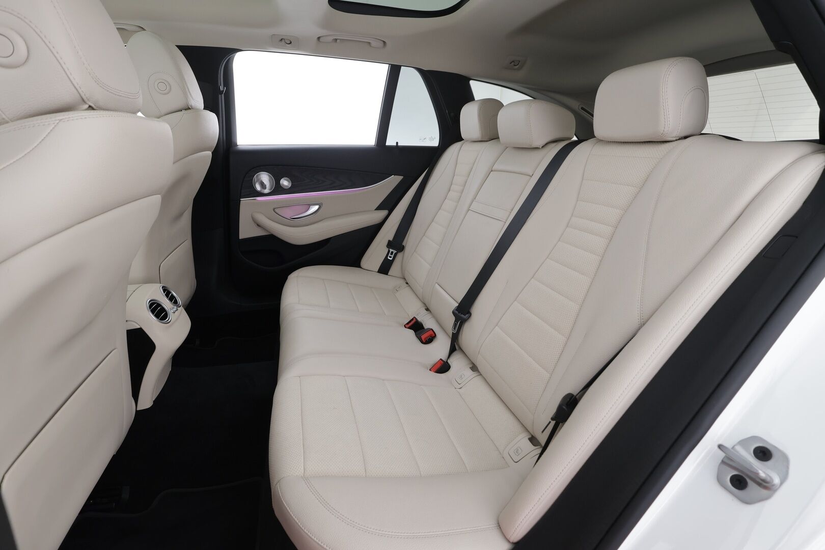 Mercedes-Benz E 2021 300 de 4MATIC T A Business Avantgarde EQ Power * Koukku / Distronic / 360° / Multibeam / Widescreen / HUD / Burmester * - Panorama / Comfort-penkit Muistilla / Akku kuntotarkastettu / Kahdet renkaat aluvanteilla