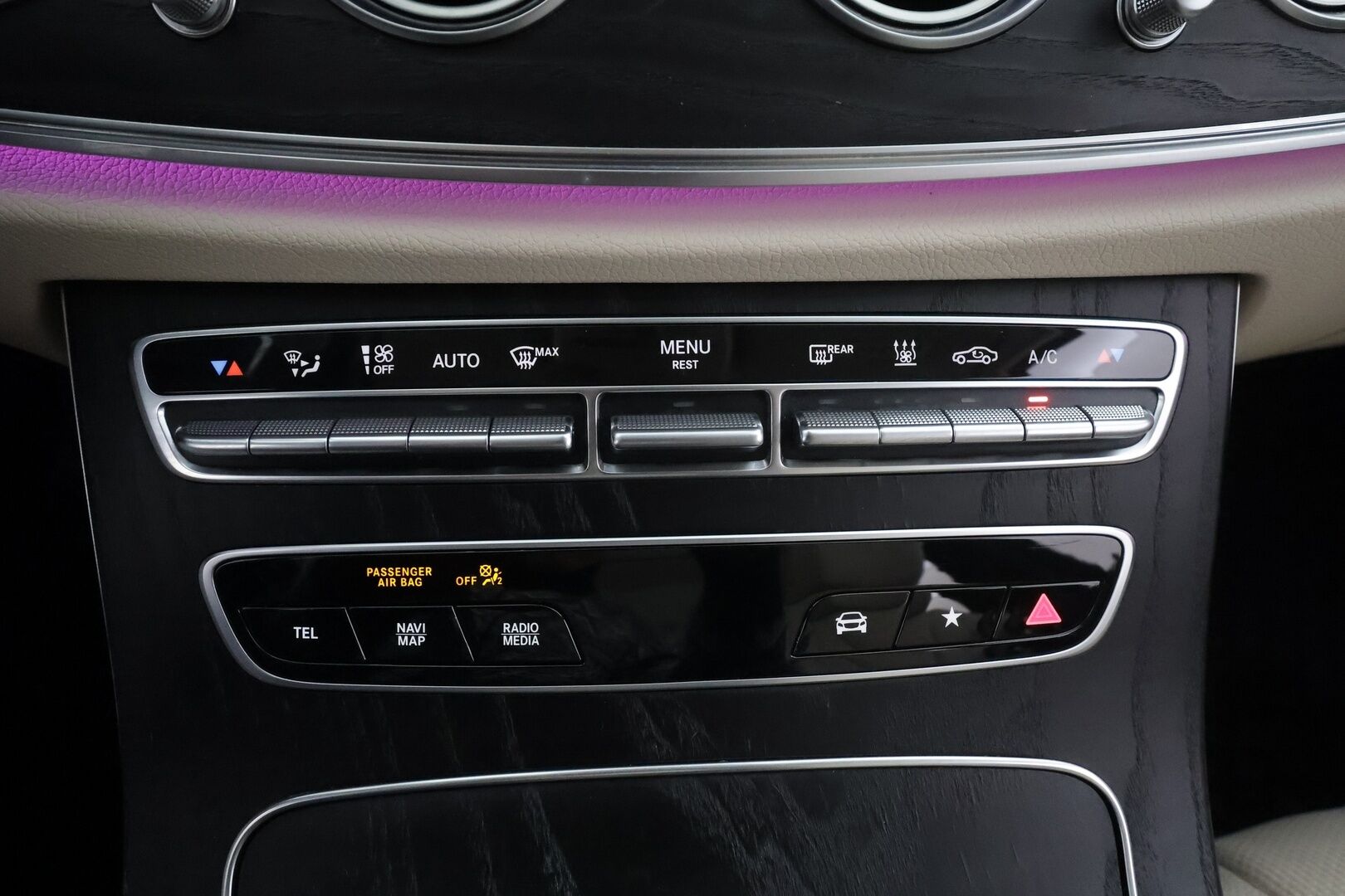 Mercedes-Benz E 2021 300 de 4MATIC T A Business Avantgarde EQ Power AMG* Koukku / Distronic / 360° / Multibeam / Widescreen / HUD /Burmester* - AMG / Panorama / Comfort-penkit Muistilla / Akku kuntotarkastettu / Kahdet renkaat aluvanteilla