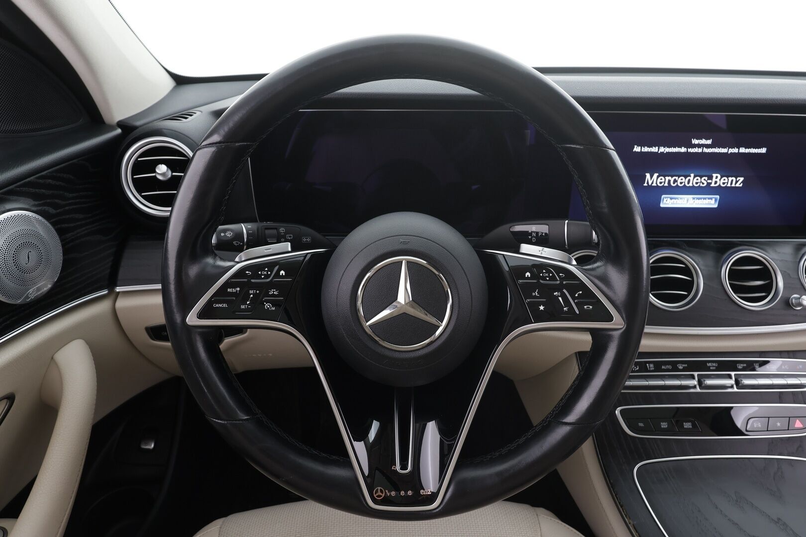 Mercedes-Benz E 2021 300 de 4MATIC T A Business Avantgarde EQ Power AMG* Koukku / Distronic / 360° / Multibeam / Widescreen / HUD /Burmester* - AMG / Panorama / Comfort-penkit Muistilla / Akku kuntotarkastettu / Kahdet renkaat aluvanteilla