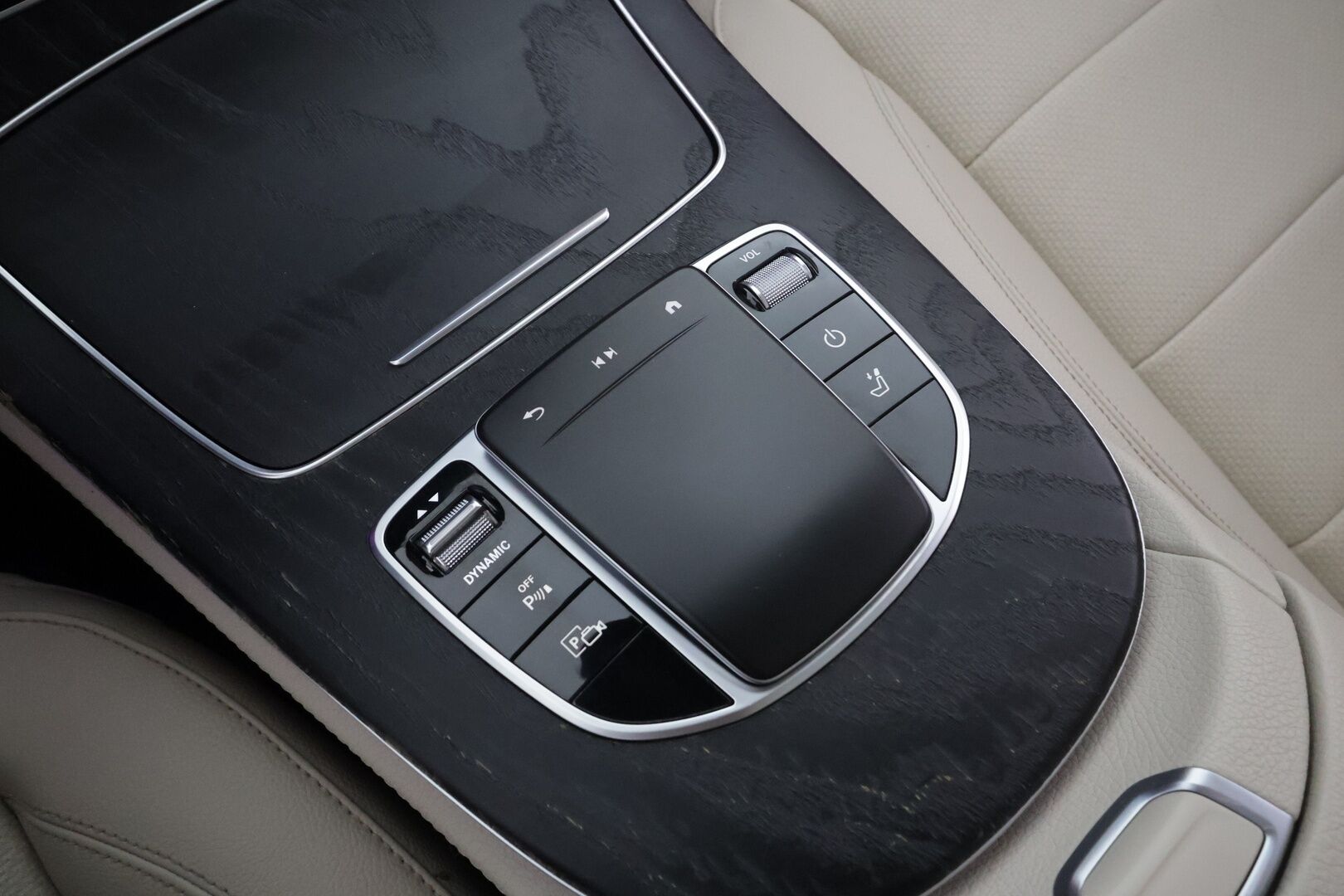 Mercedes-Benz E 2021 300 de 4MATIC T A Business Avantgarde EQ Power * Koukku / Distronic / 360° / Multibeam / Widescreen / HUD / Burmester * - Panorama / Comfort-penkit Muistilla / Akku kuntotarkastettu / Kahdet renkaat aluvanteilla