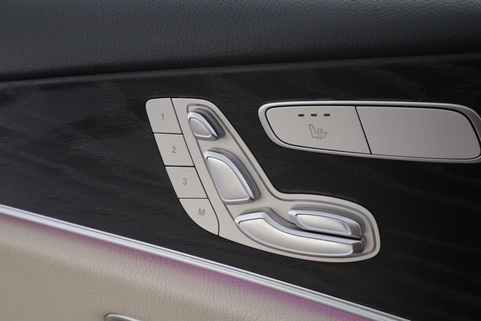 Mercedes-Benz E 2021 300 de 4MATIC T A Business Avantgarde EQ Power AMG* Koukku / Distronic / 360° / Multibeam / Widescreen / HUD /Burmester* - AMG / Panorama / Comfort-penkit Muistilla / Akku kuntotarkastettu / Kahdet renkaat aluvanteilla