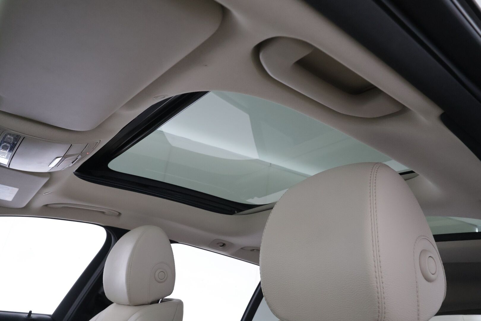 Mercedes-Benz E 2021 300 de 4MATIC T A Business Avantgarde EQ Power * Koukku / Distronic / 360° / Multibeam / Widescreen / HUD / Burmester * - Panorama / Comfort-penkit Muistilla / Akku kuntotarkastettu / Kahdet renkaat aluvanteilla