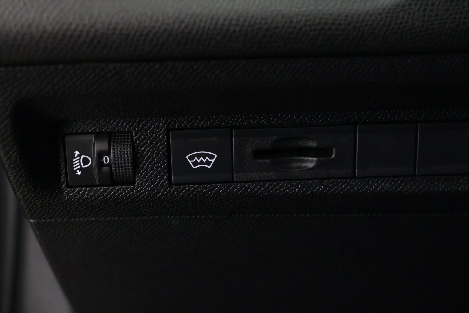 Peugeot 408 2024 Allure PureTech 130 EAT8-automaatti/ ACC/ Lämmitettävä tuulilasi/ Merkkihuollettu/ Puolinahkasisusta