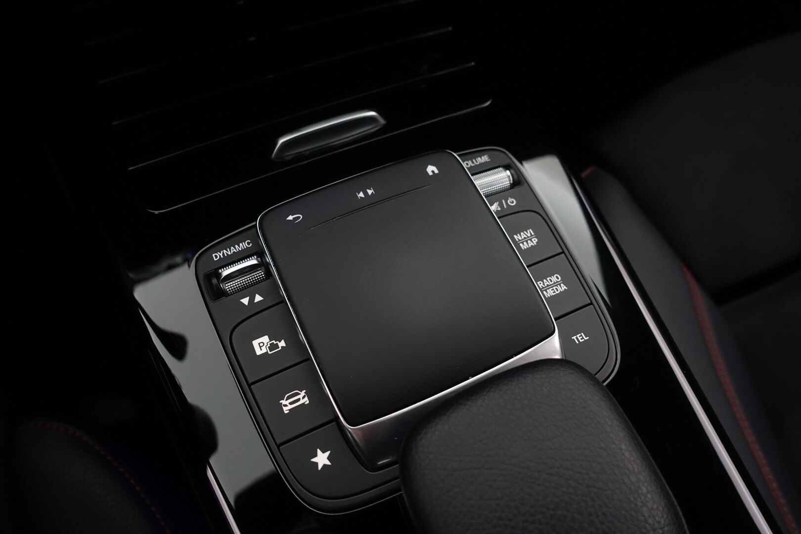 Mercedes-Benz CLA 2020 MERCEDES-BENZ CLA 180 d A Business AMG - | AMG sisä ja ulkopaketti | Vakkari | P.Kamera ja tutkat | Ambient Light | Navi | Suomi-auto | Kahdet AMG vanteet renkailla |