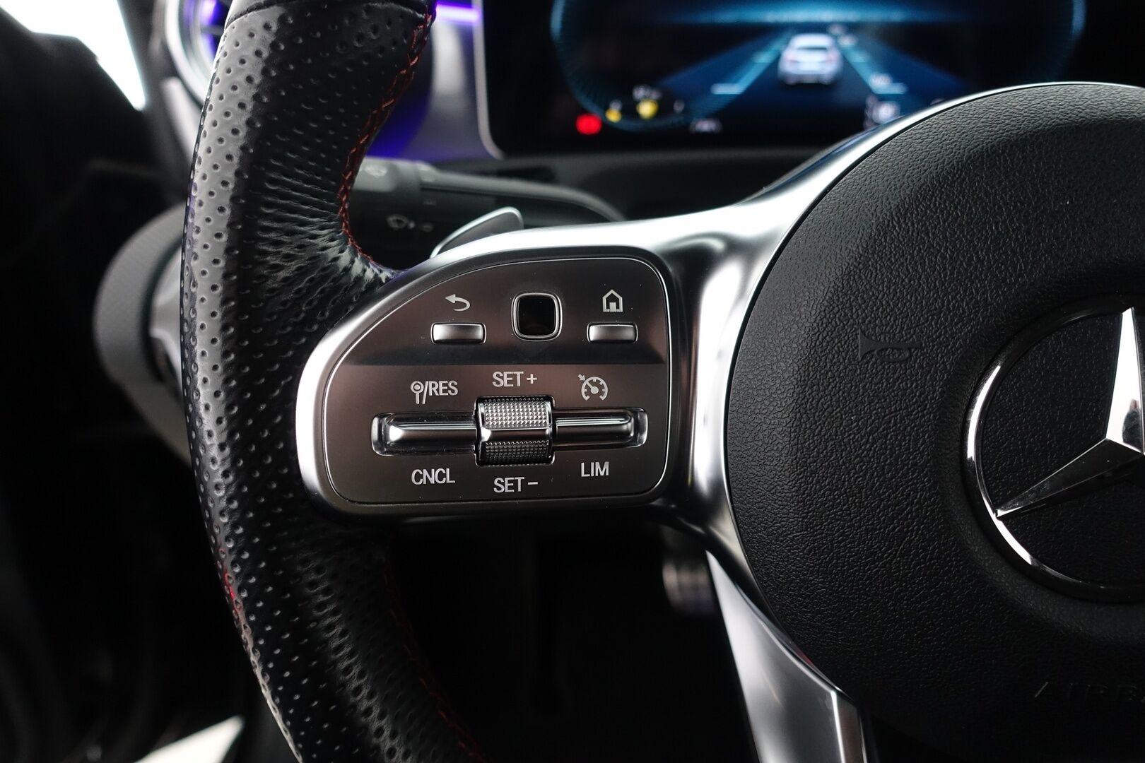 Mercedes-Benz CLA 2020 MERCEDES-BENZ CLA 180 d A Business AMG - | AMG sisä ja ulkopaketti | Vakkari | P.Kamera ja tutkat | Ambient Light | Navi | Suomi-auto | Kahdet AMG vanteet renkailla |