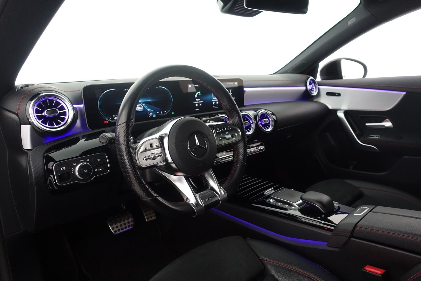 Mercedes-Benz CLA 2020 MERCEDES-BENZ CLA 180 d A Business AMG - | AMG sisä ja ulkopaketti | Vakkari | P.Kamera ja tutkat | Ambient Light | Navi | Suomi-auto | Kahdet AMG vanteet renkailla |