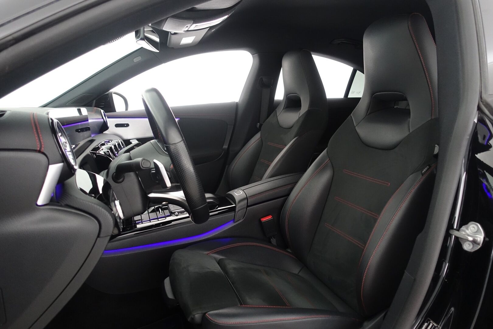 Mercedes-Benz CLA 2020 MERCEDES-BENZ CLA 180 d A Business AMG - | AMG sisä ja ulkopaketti | Vakkari | P.Kamera ja tutkat | Ambient Light | Navi | Suomi-auto | Kahdet AMG vanteet renkailla |