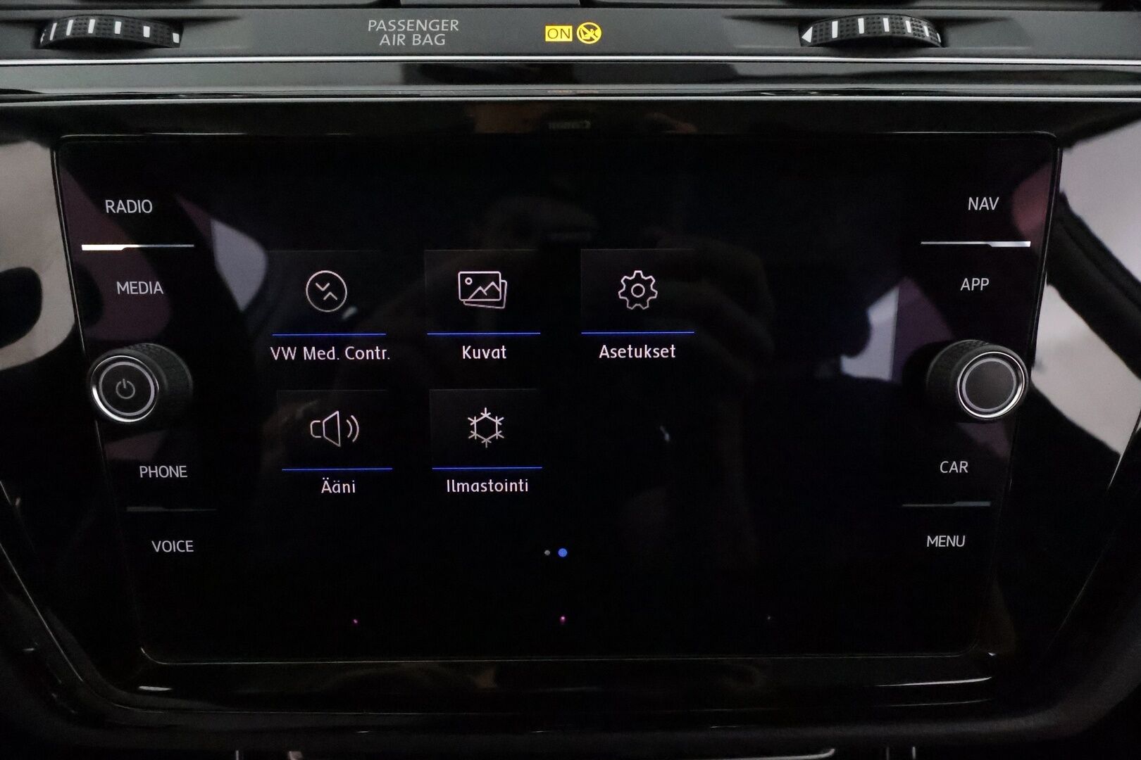 Volkswagen Touran 2020 R-Line 1,5 TSI EVO 110 kW DSG-automaatti  **Webasto / Adapt.Vakkari / Adapt.LED / P.kamera / Navi** - 3,99 % KORKOTARJOUS TÄHÄN AUTOON - 2-Omisteinen Suomi-auto / Kahdet Renkaat