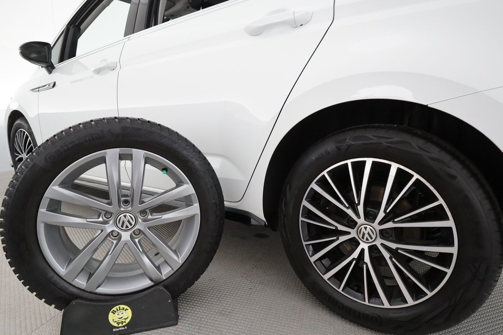 Volkswagen Touran 2020 R-Line 1,5 TSI EVO 110 kW DSG-automaatti  **Webasto / Adapt.Vakkari / Adapt.LED / P.kamera / Navi** - 3,99 % KORKOTARJOUS TÄHÄN AUTOON - 2-Omisteinen Suomi-auto / Kahdet Renkaat