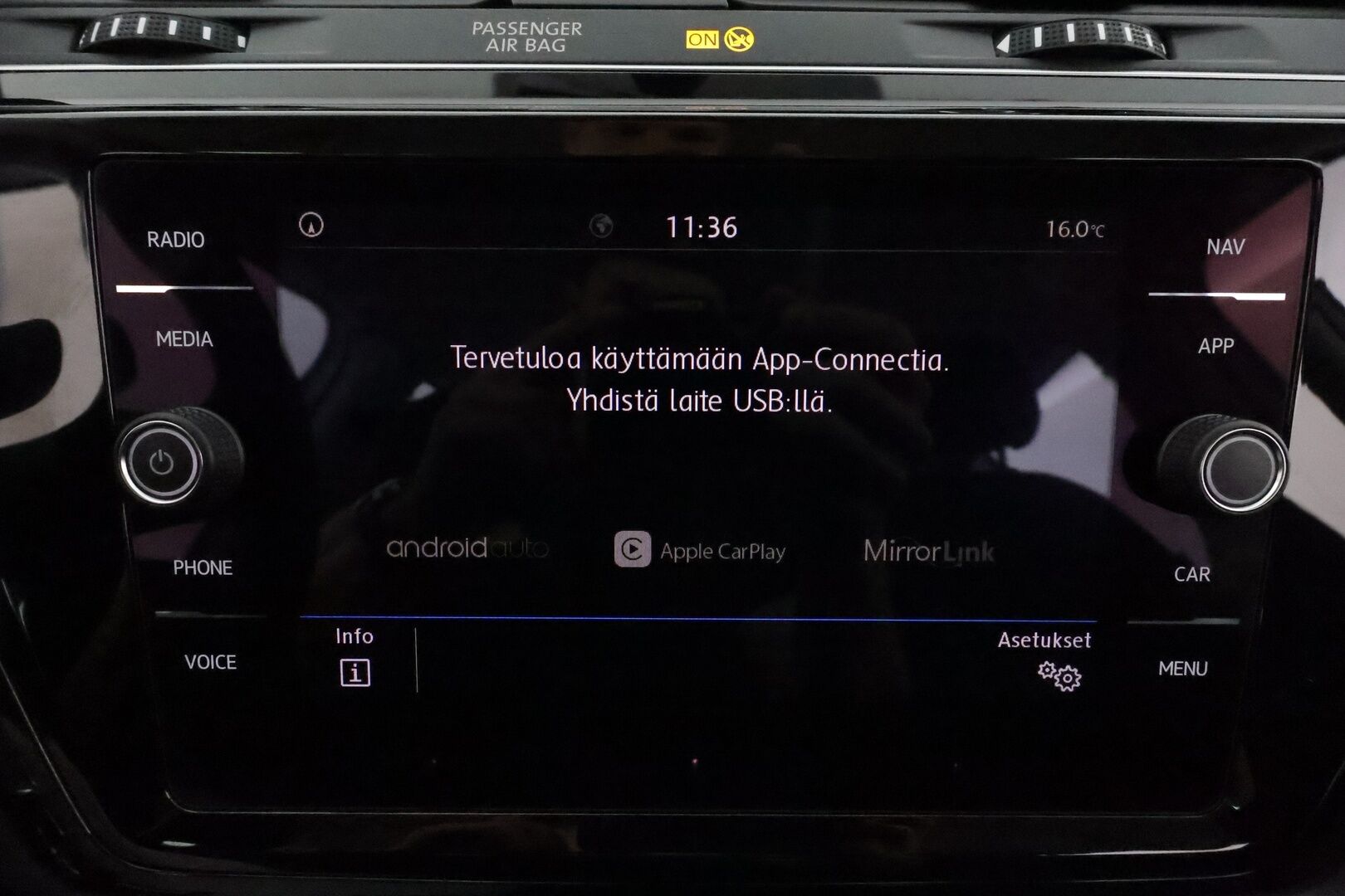 Volkswagen Touran 2020 R-Line 1,5 TSI EVO 110 kW DSG-automaatti  **Webasto / Adapt.Vakkari / Adapt.LED / P.kamera / Navi** - 3,99 % KORKOTARJOUS TÄHÄN AUTOON - 2-Omisteinen Suomi-auto / Kahdet Renkaat