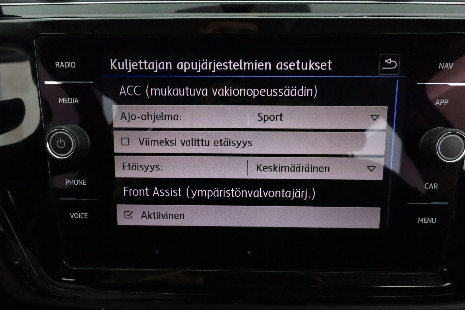 Volkswagen Touran 2020 R-Line 1,5 TSI EVO 110 kW DSG-automaatti  **Webasto / Adapt.Vakkari / Adapt.LED / P.kamera / Navi** - 3,99 % KORKOTARJOUS TÄHÄN AUTOON - 2-Omisteinen Suomi-auto / Kahdet Renkaat