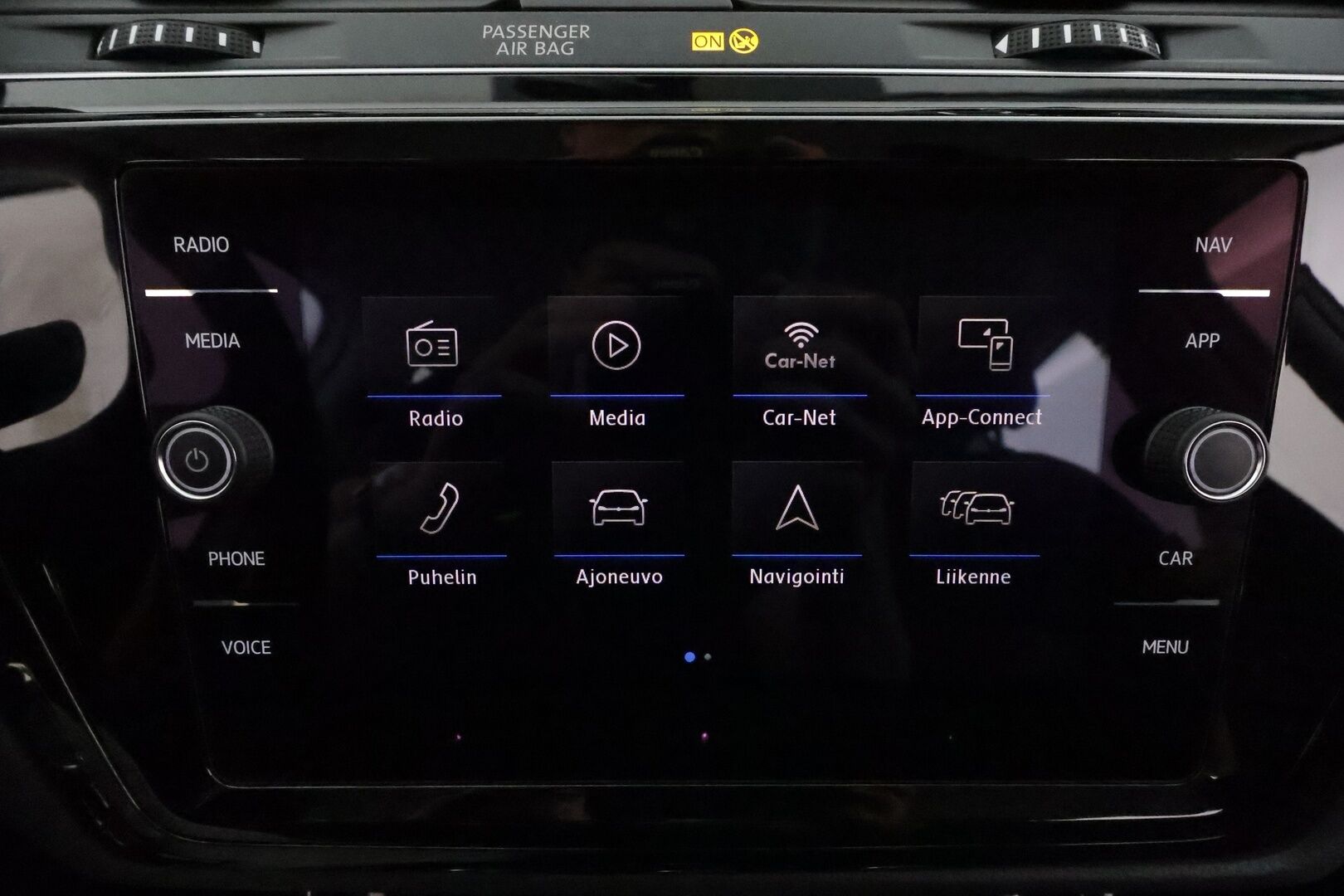 Volkswagen Touran 2020 R-Line 1,5 TSI EVO 110 kW DSG-automaatti  **Webasto / Adapt.Vakkari / Adapt.LED / P.kamera / Navi** - 3,99 % KORKOTARJOUS TÄHÄN AUTOON - 2-Omisteinen Suomi-auto / Kahdet Renkaat