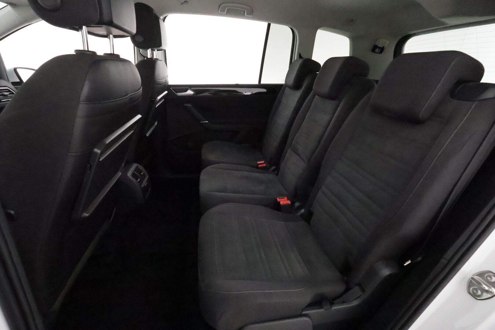 Volkswagen Touran 2020 R-Line 1,5 TSI EVO 110 kW DSG-automaatti  **Webasto / Adapt.Vakkari / Adapt.LED / P.kamera / Navi** - 3,99 % KORKOTARJOUS TÄHÄN AUTOON - 2-Omisteinen Suomi-auto / Kahdet Renkaat