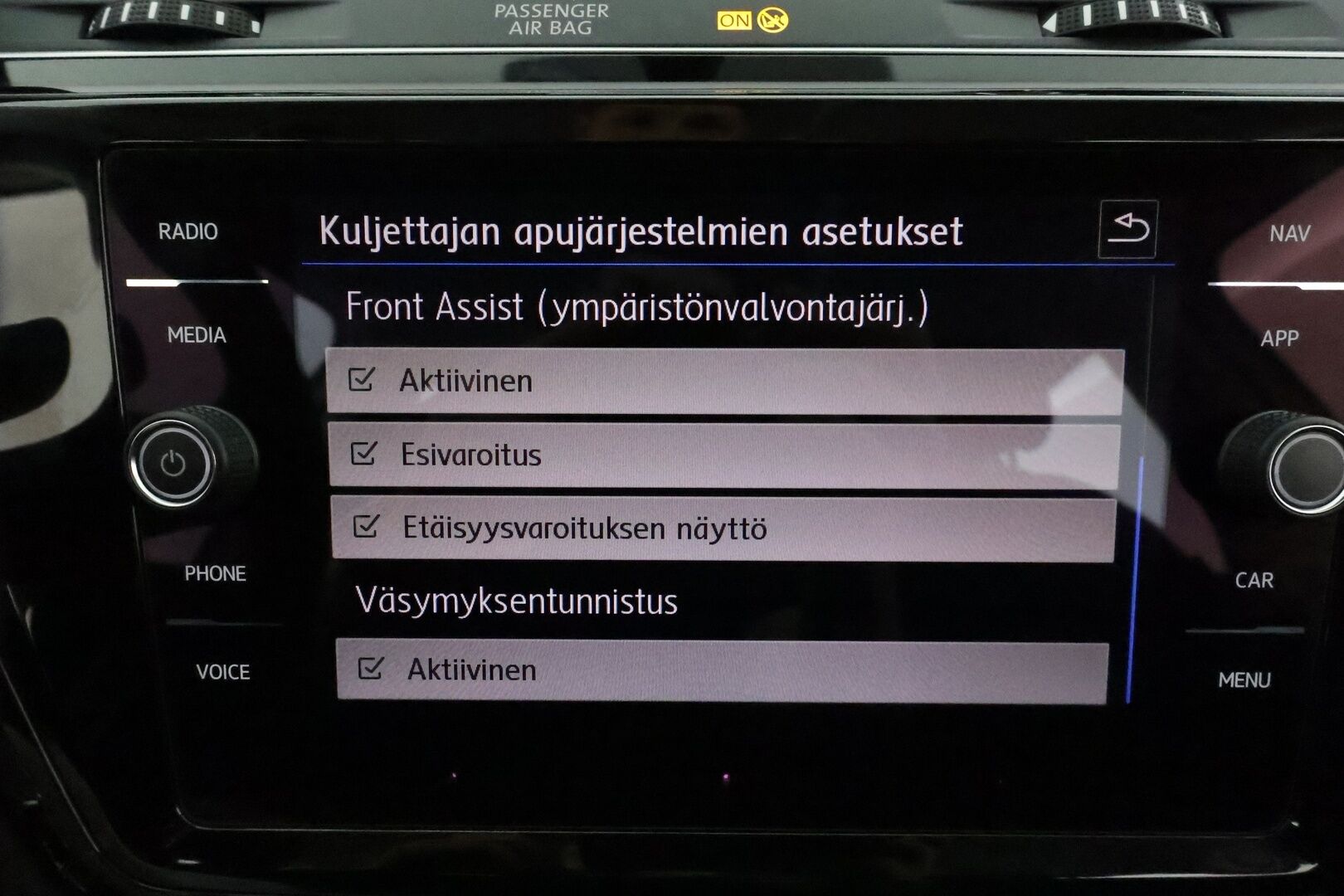 Volkswagen Touran 2020 R-Line 1,5 TSI EVO 110 kW DSG-automaatti  **Webasto / Adapt.Vakkari / Adapt.LED / P.kamera / Navi** - 3,99 % KORKOTARJOUS TÄHÄN AUTOON - 2-Omisteinen Suomi-auto / Kahdet Renkaat